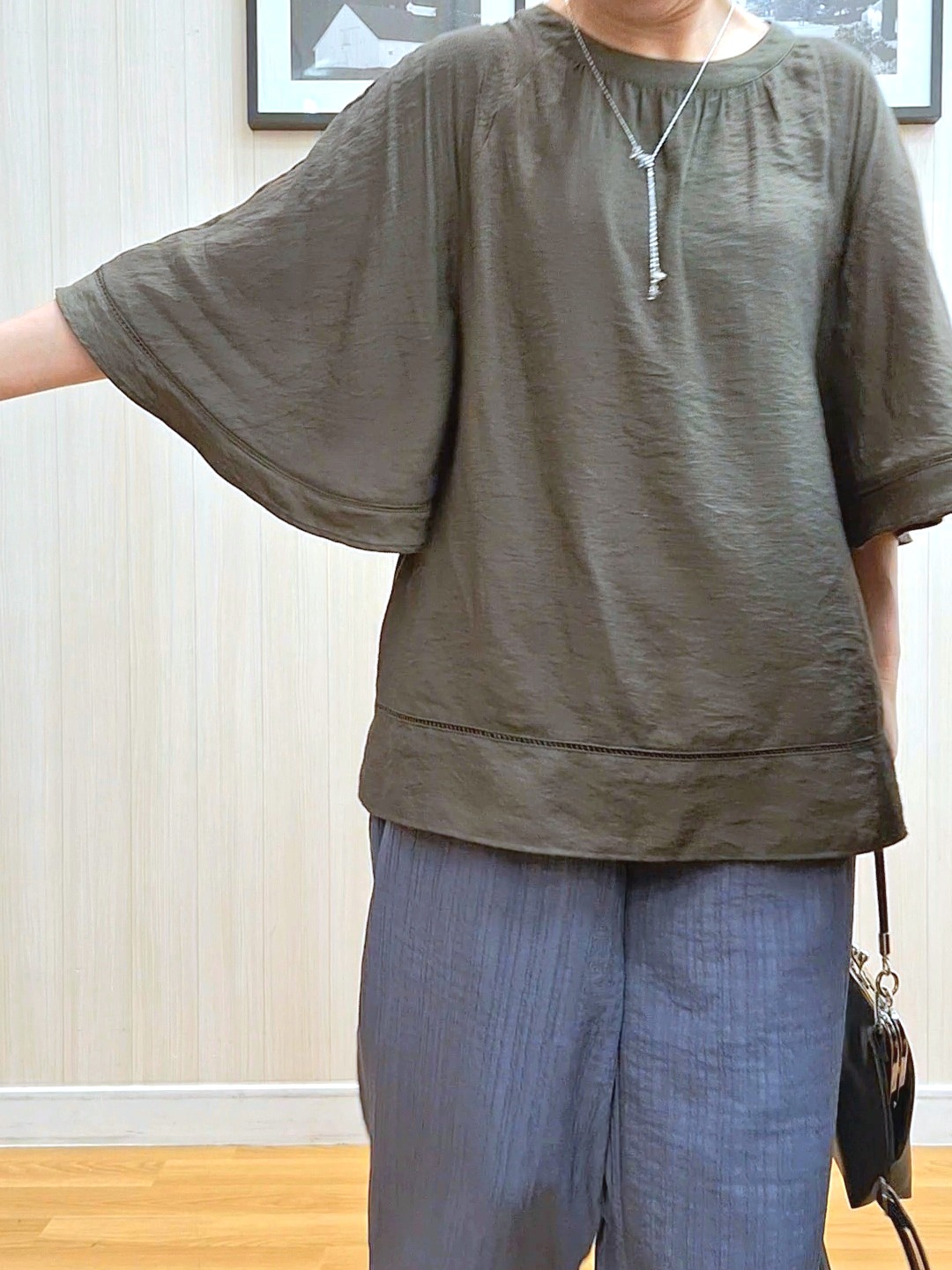 Saoさんの「SHOO･LA･RUE｜【S-LL/洗濯機可/体型カバー】はしごレースがポイント スラブポンチョ風ブラウス」を使ったコーディネート