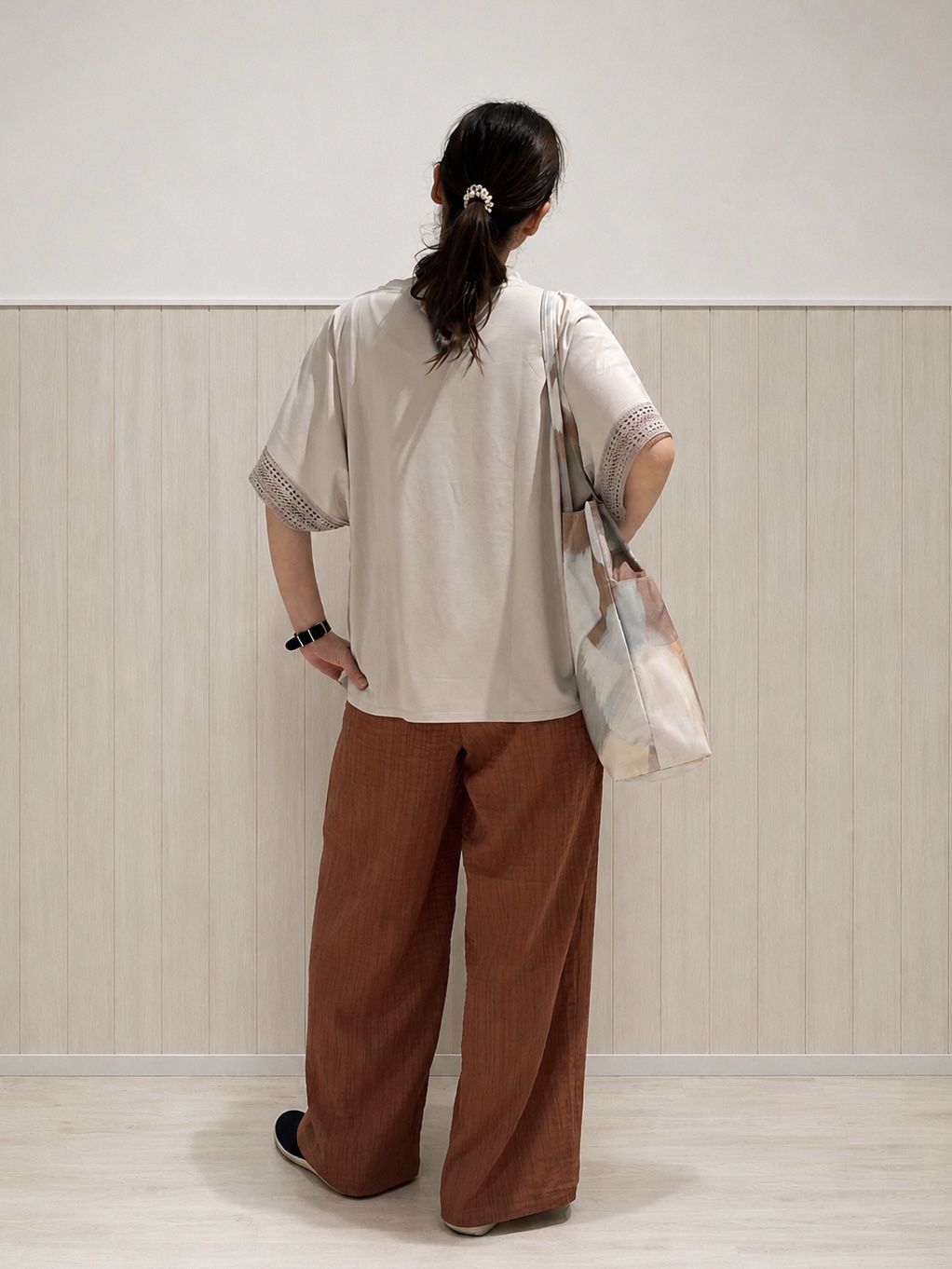 まつみさんの「SHOO･LA･RUE｜【UV/洗濯機可/体型カバー】ヒップ周りが隠せる お袖レースTシャツ」を使ったコーディネート