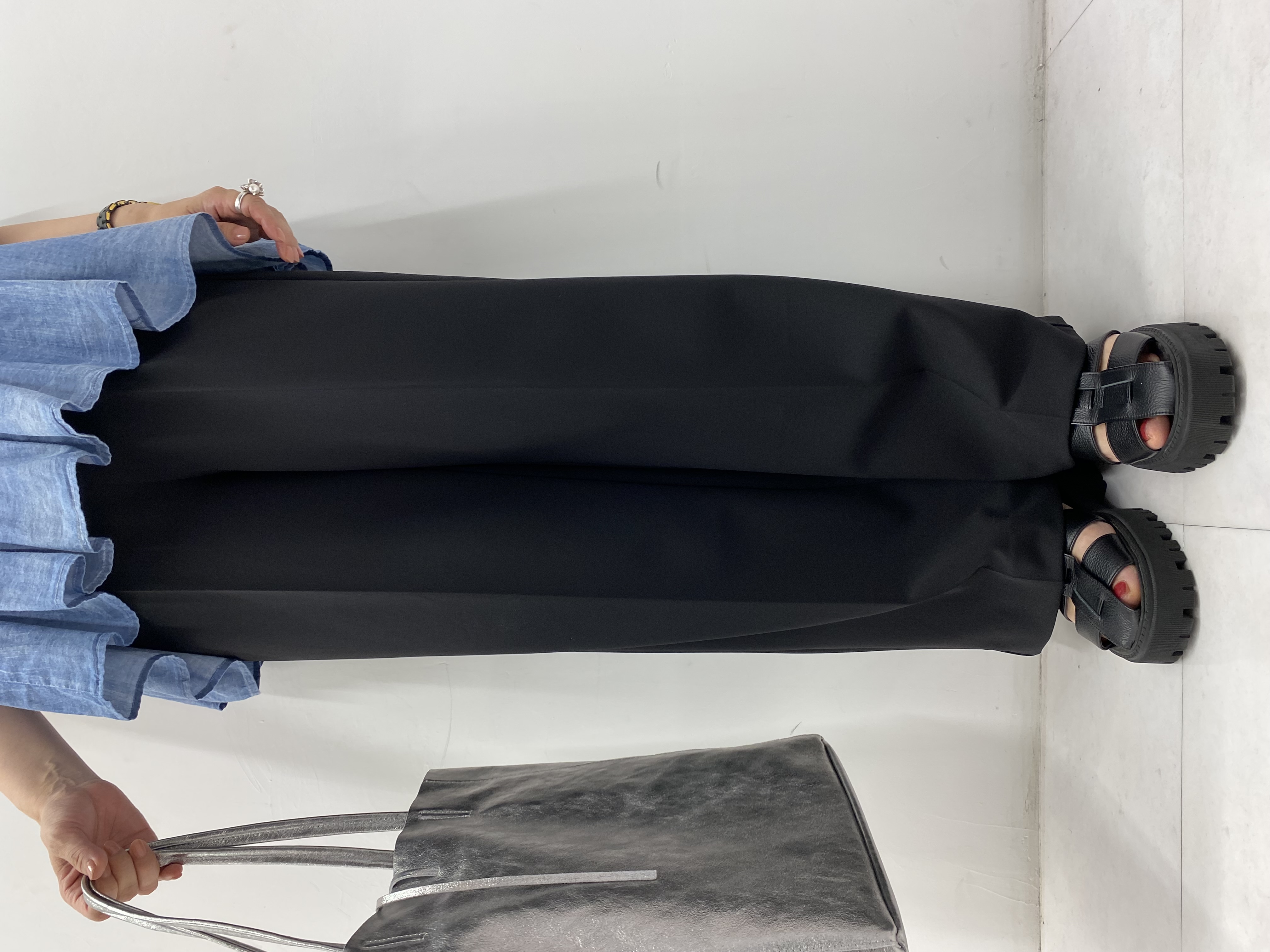 Sawaguchiさんの「DRESSTERIOR｜【涼しく着映え】シアーデニムAラインブラウス」を使ったコーディネート