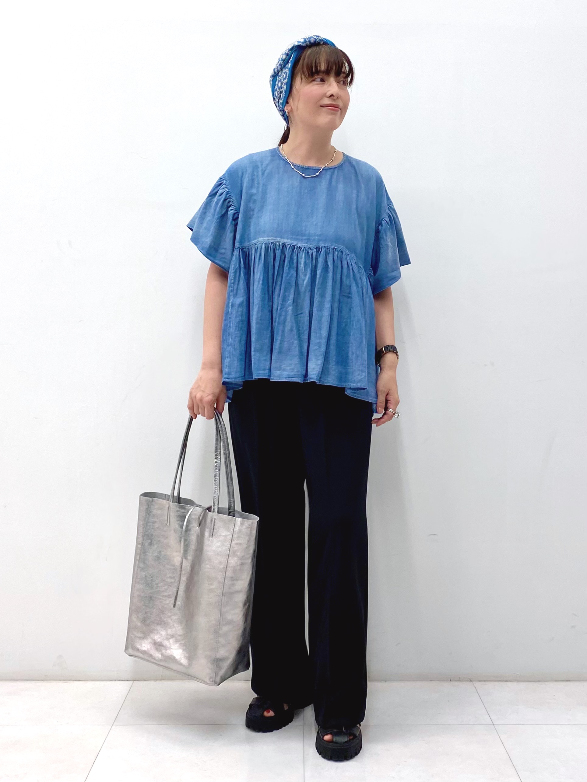 Sawaguchiさんの「DRESSTERIOR｜【涼しく着映え】シアーデニムAラインブラウス」を使ったコーディネート