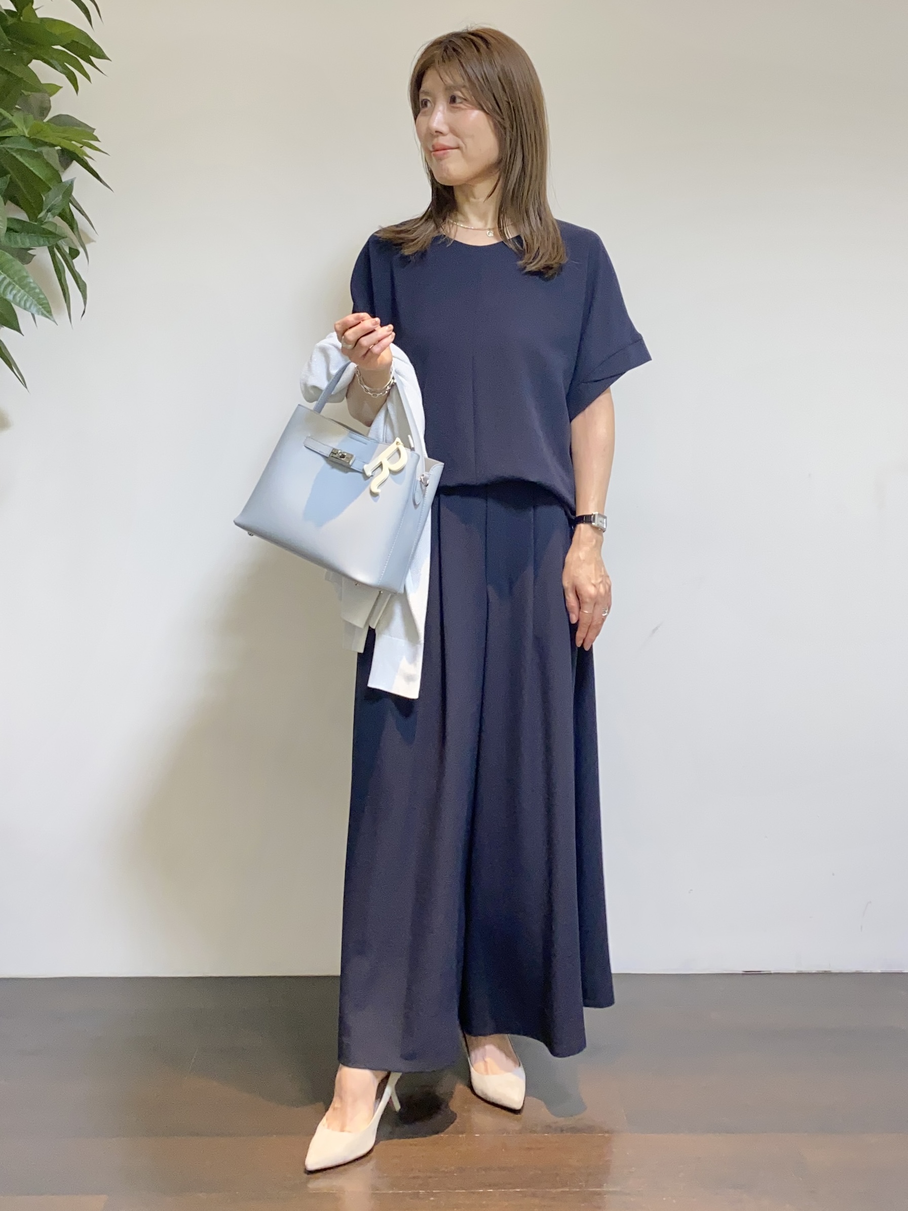 tomoさんの「UNTITLED｜【セットアップ可/UVカット/前後2WAY】リラクシーフレンチスリーブブラウス」を使ったコーディネート