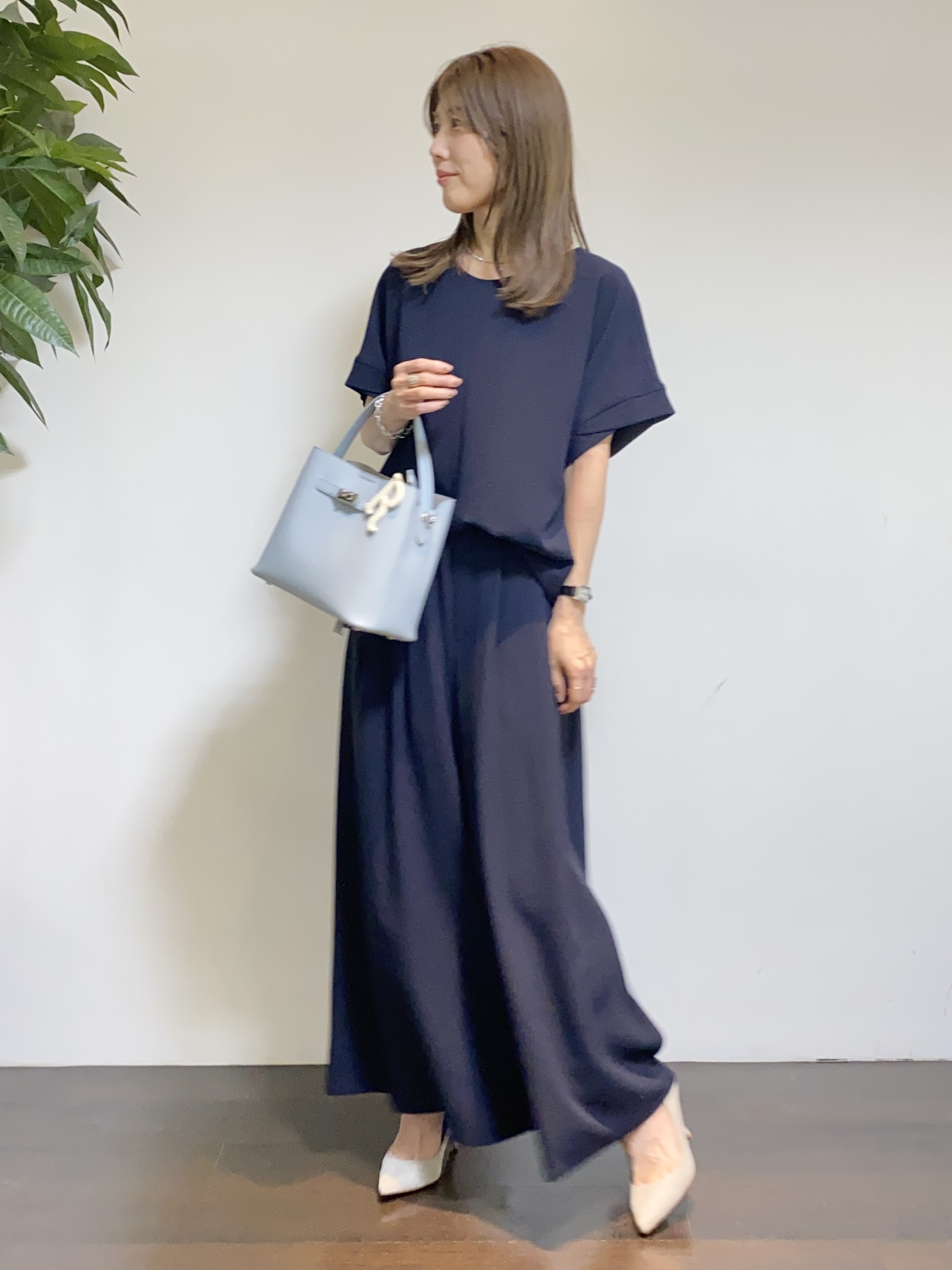 tomoさんの「UNTITLED｜【セットアップ可/UVカット/前後2WAY】リラクシーフレンチスリーブブラウス」を使ったコーディネート