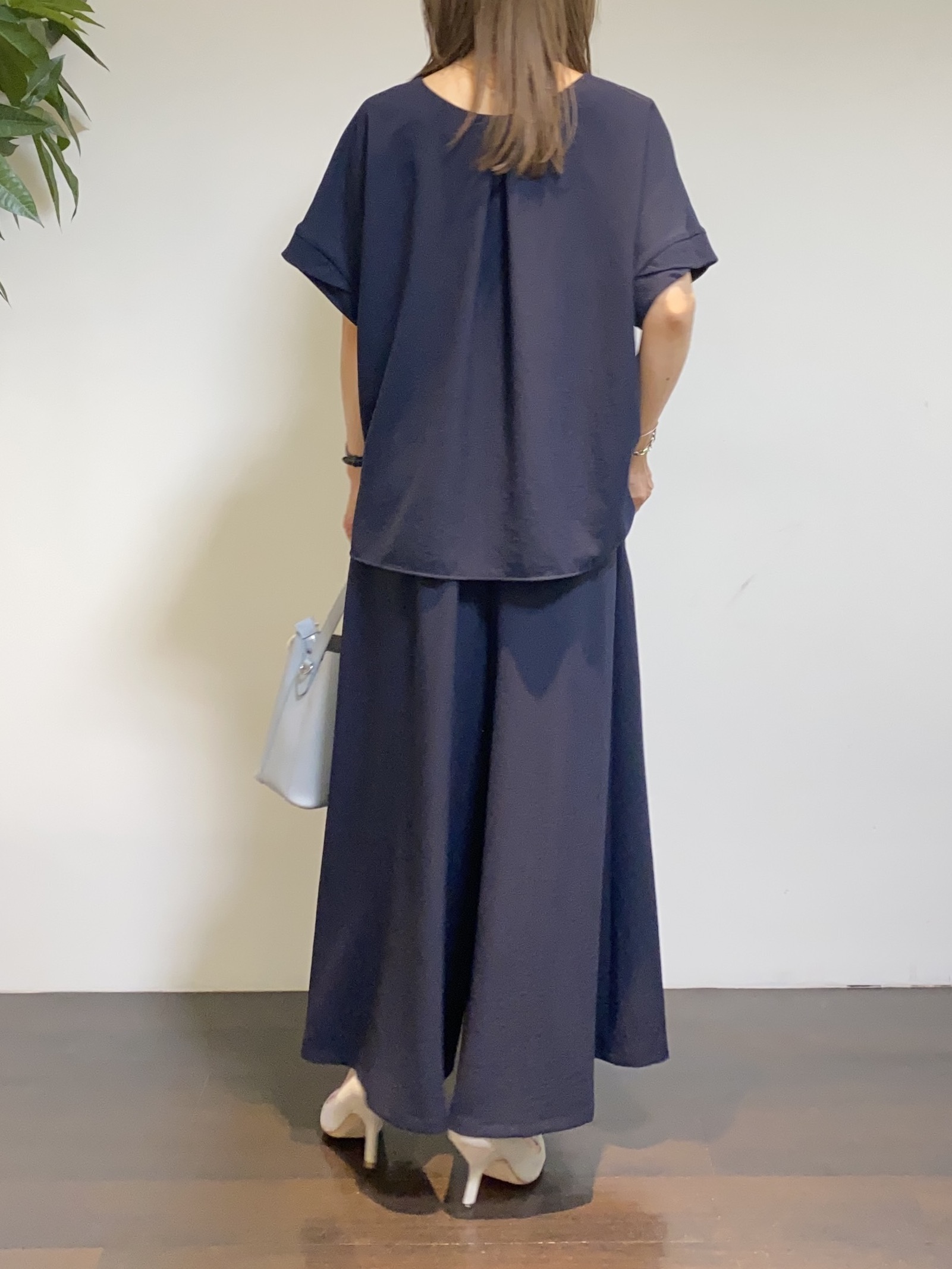 tomoさんの「UNTITLED｜【セットアップ可/UVカット/前後2WAY】リラクシーフレンチスリーブブラウス」を使ったコーディネート