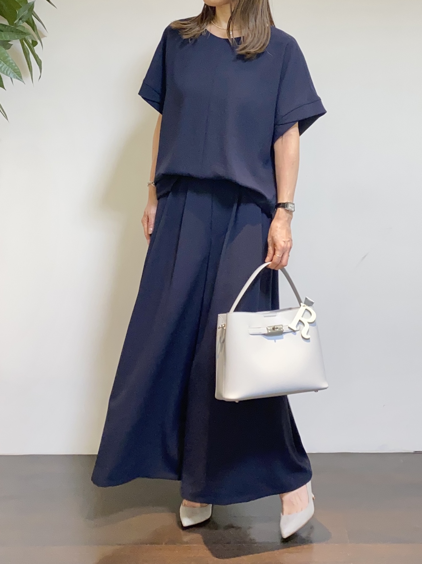 tomoさんの「UNTITLED｜【セットアップ可/UVカット/前後2WAY】リラクシーフレンチスリーブブラウス」を使ったコーディネート