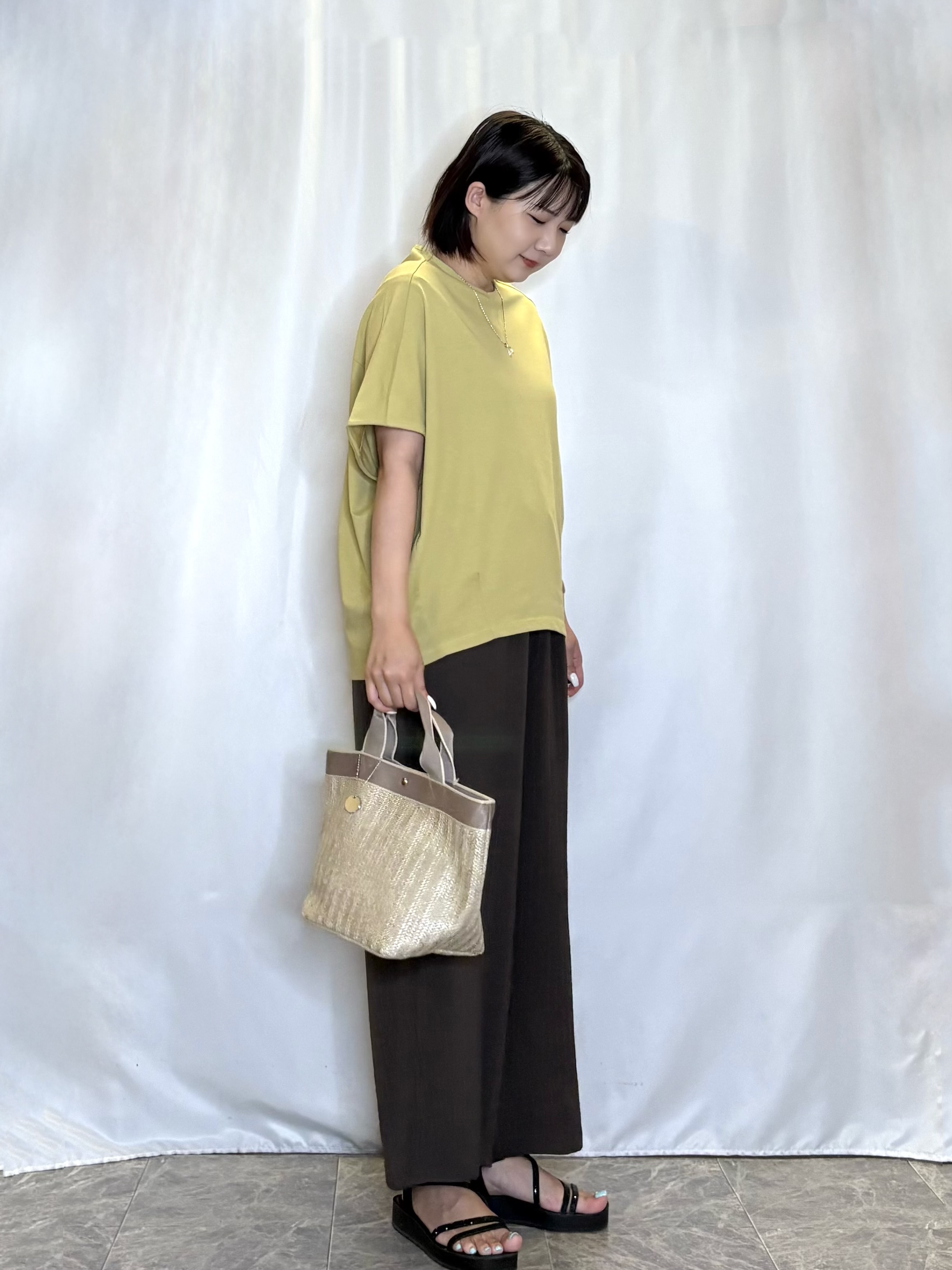 ネリさんの「SHOO･LA･RUE｜【洗濯機可/体型カバー】インせず着られる 上品見えのドルマントップス」を使ったコーディネート