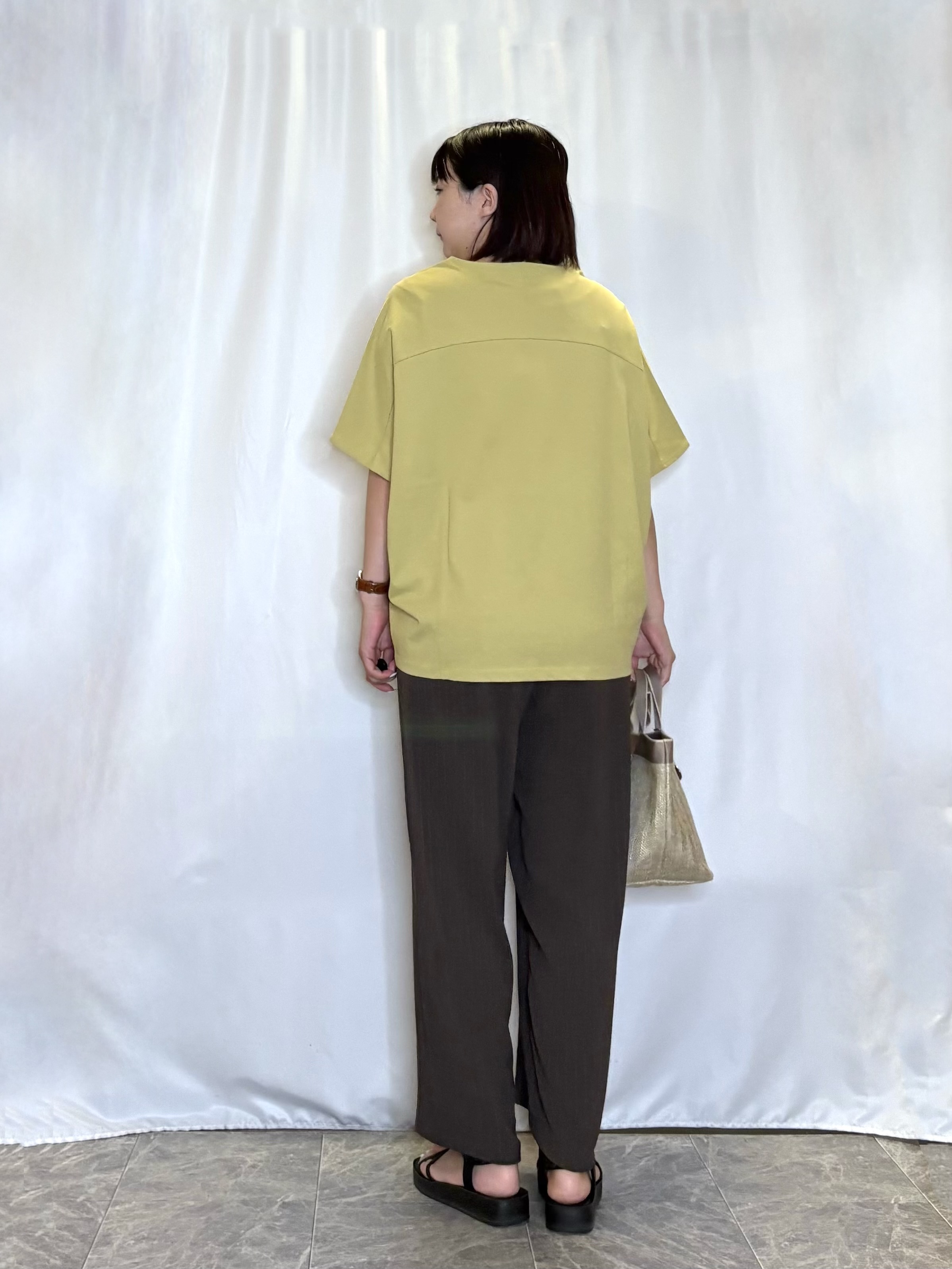 ネリさんの「SHOO･LA･RUE｜【洗濯機可/体型カバー】インせず着られる 上品見えのドルマントップス」を使ったコーディネート