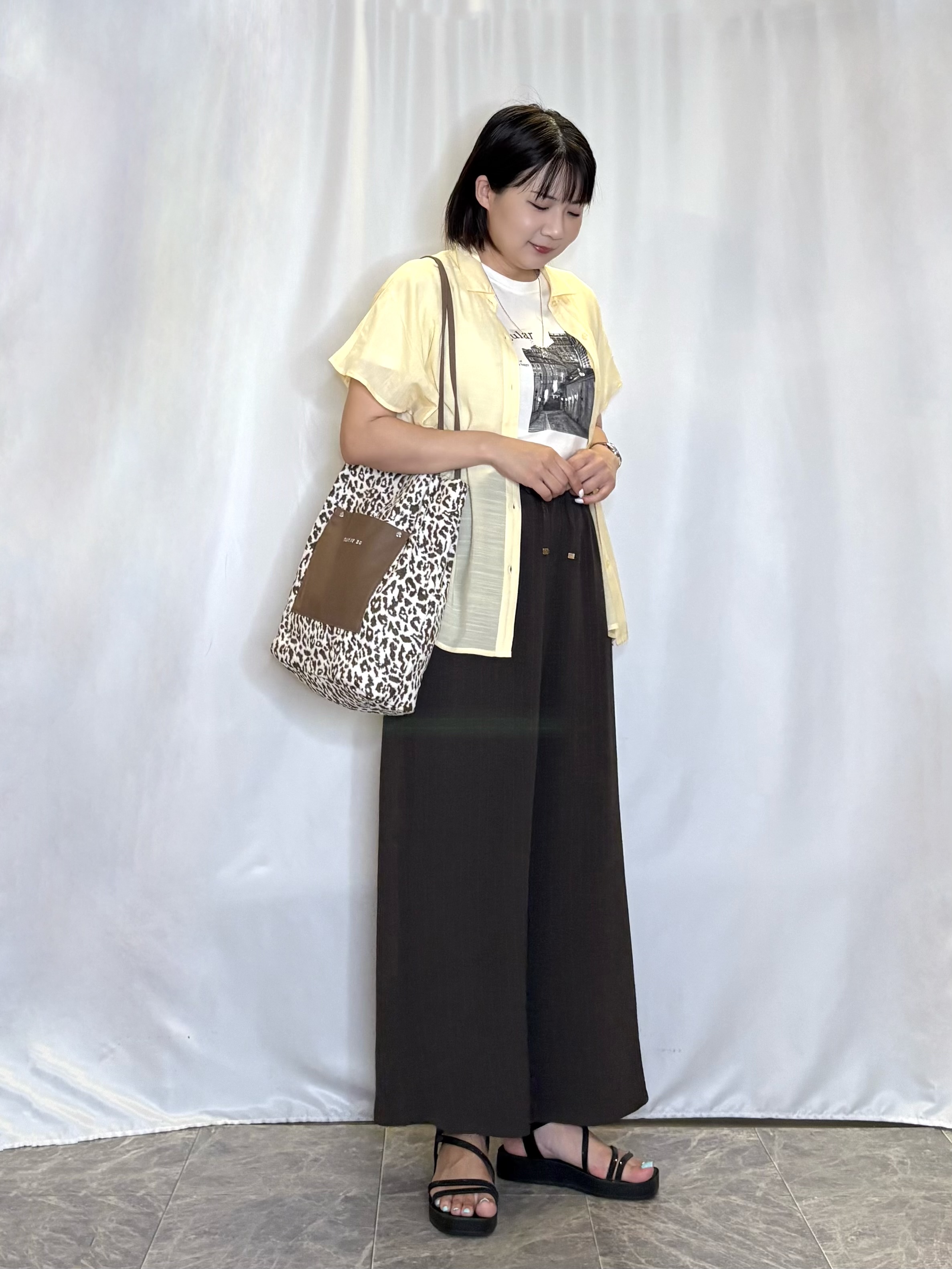 ネリさんの「SHOO･LA･RUE｜【UV/洗濯機可】ほんのりシアーで上品な バックギャザーブラウス」を使ったコーディネート