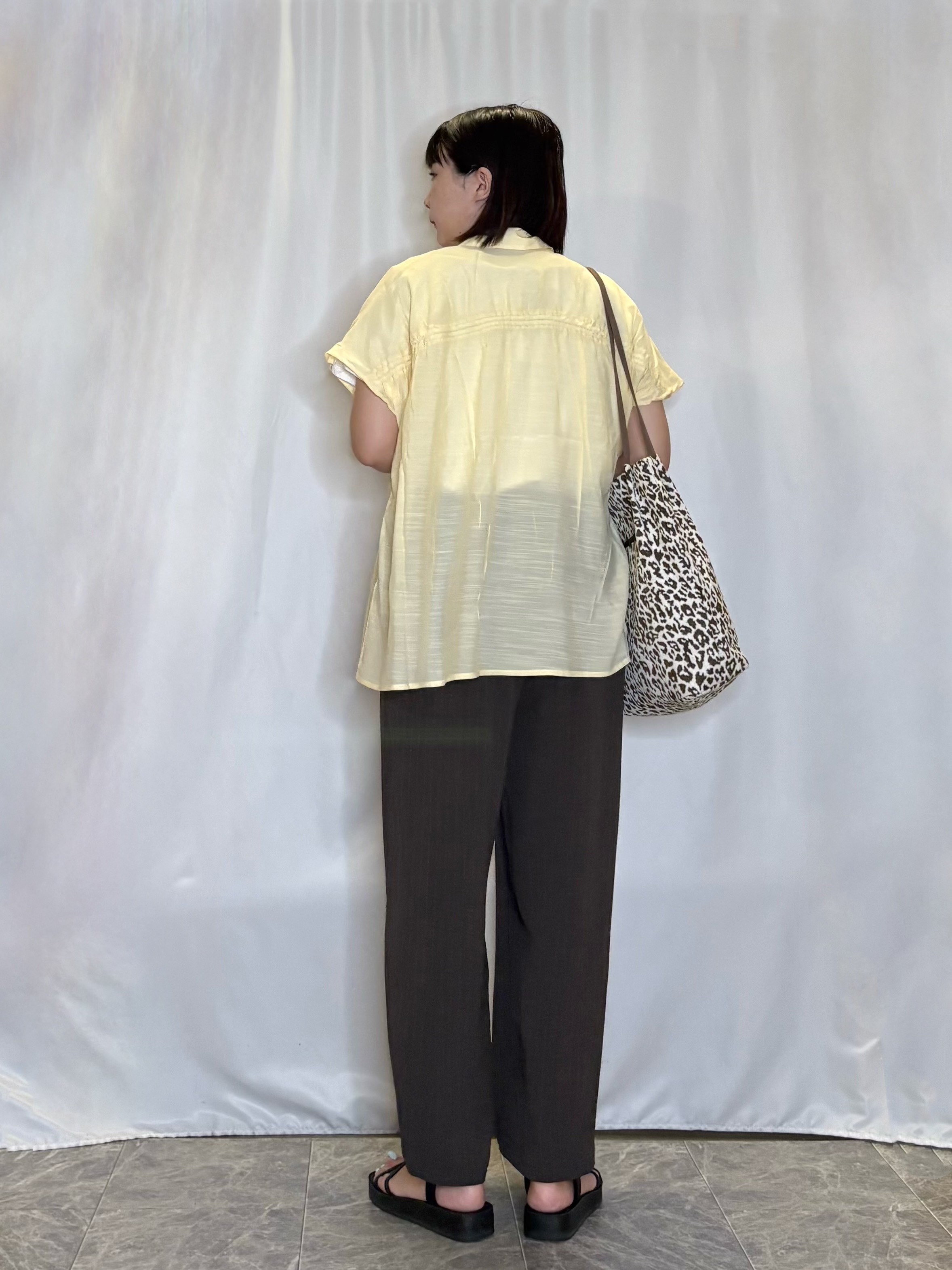 ネリさんの「SHOO･LA･RUE｜【UV/洗濯機可】ほんのりシアーで上品な バックギャザーブラウス」を使ったコーディネート