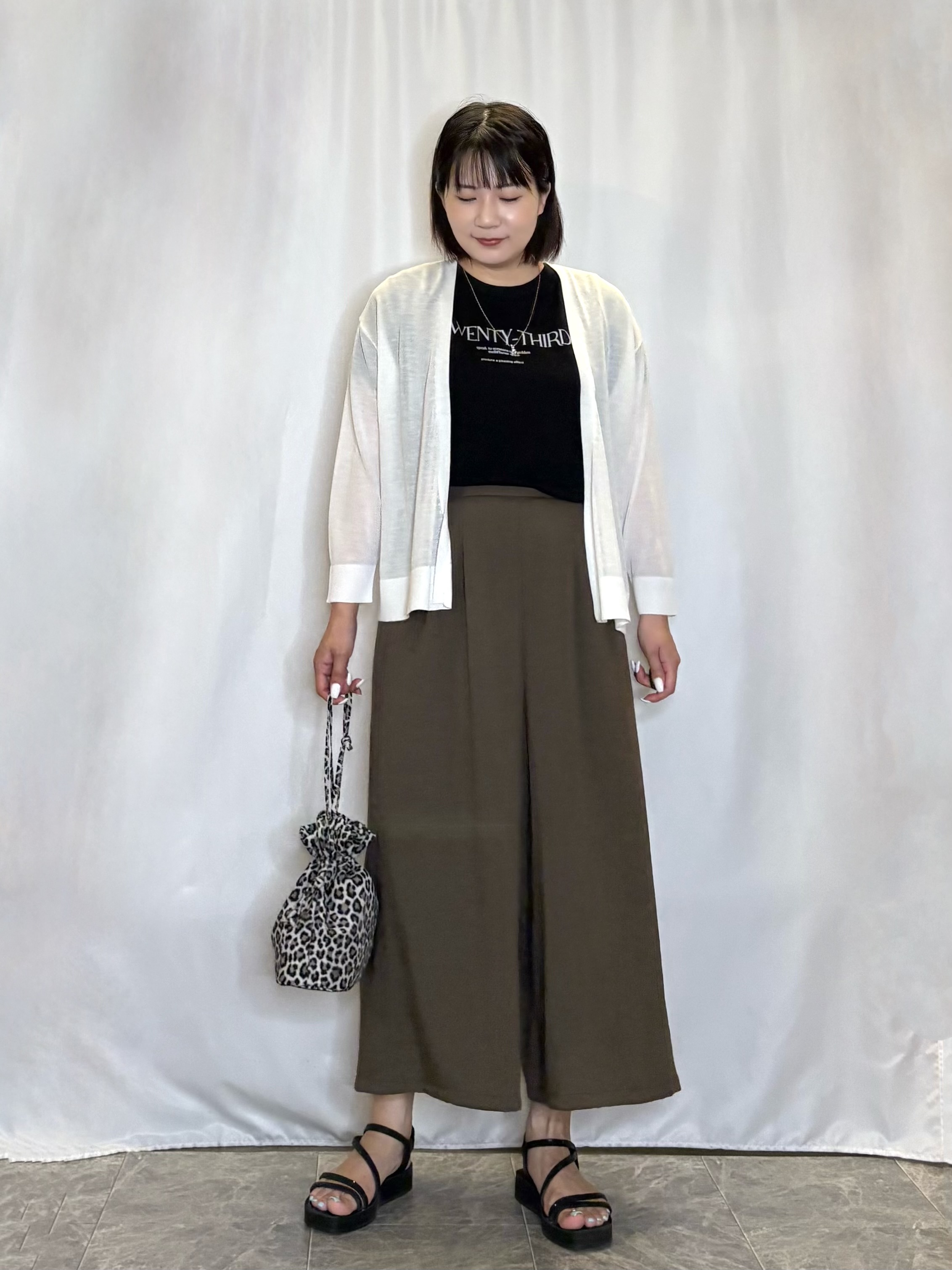 ネリさんの「SHOO･LA･RUE｜【洗濯機可/S-LL】オンにもオフにも マルチに使えるボタンレスカーディガン」を使ったコーディネート
