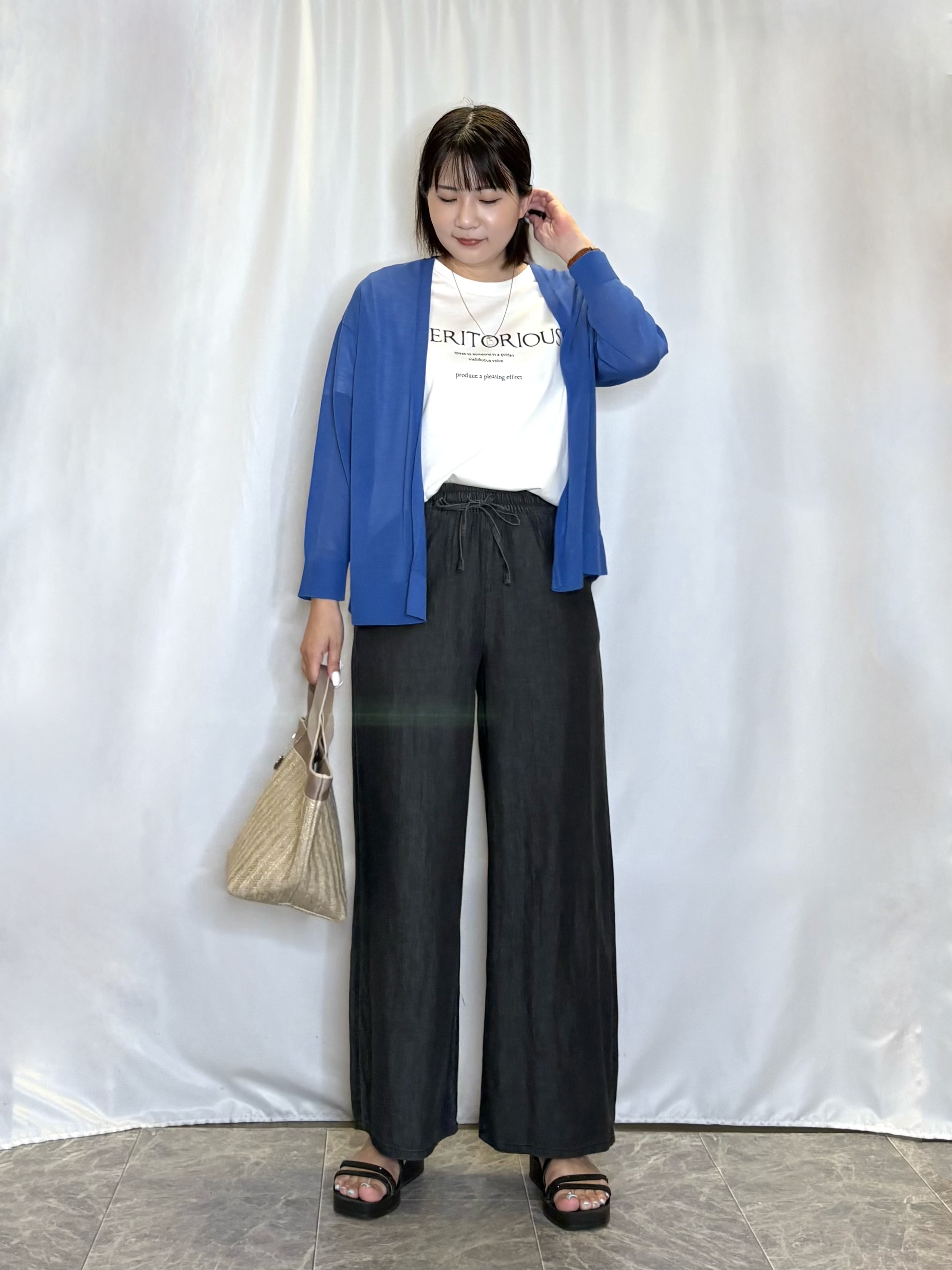ネリさんの「SHOO･LA･RUE｜【洗濯機可/S-LL】オンにもオフにも マルチに使えるボタンレスカーディガン」を使ったコーディネート
