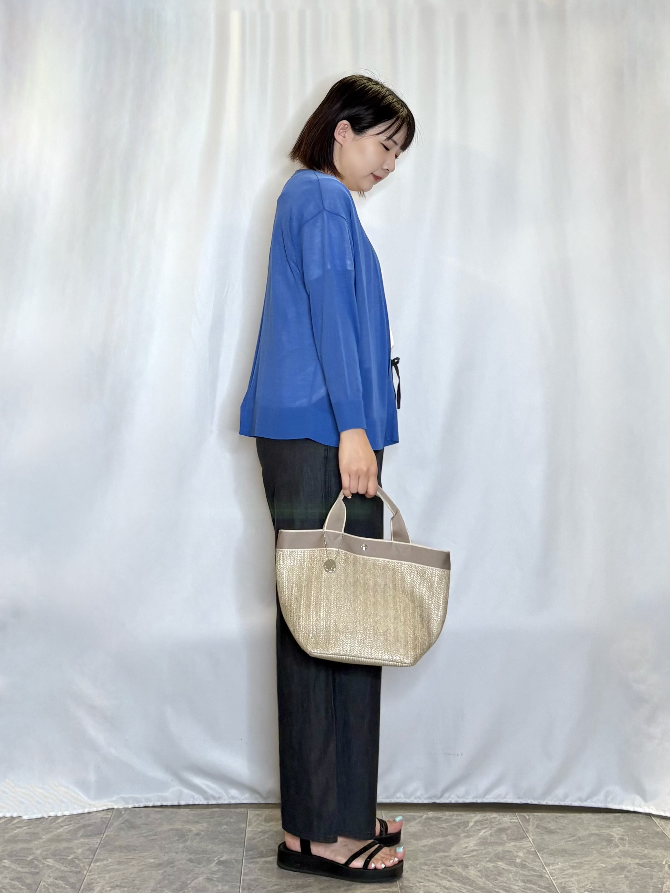 ネリさんの「SHOO･LA･RUE｜【洗濯機可/S-LL】オンにもオフにも マルチに使えるボタンレスカーディガン」を使ったコーディネート