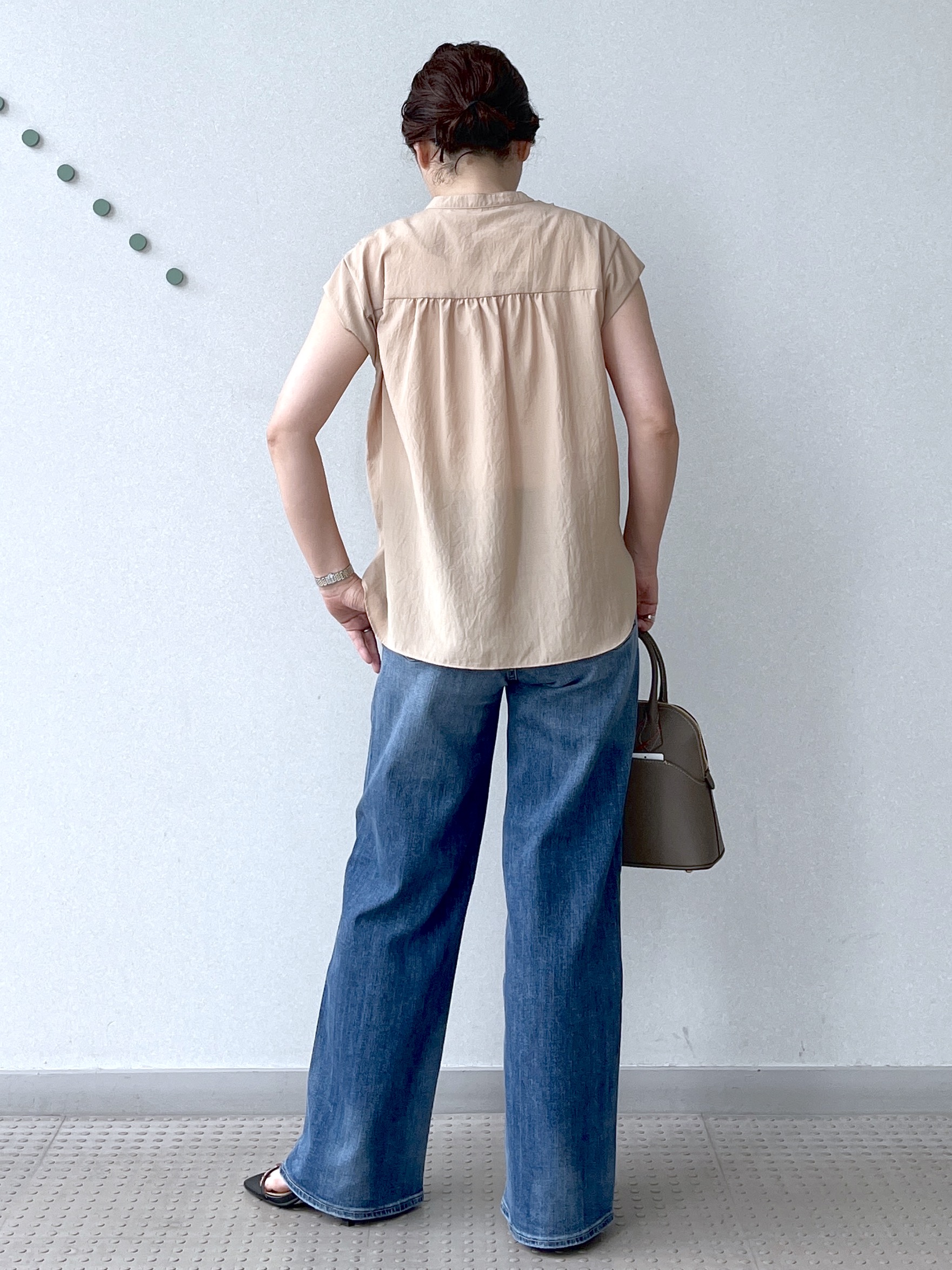 Soeさんの「DRESSTERIOR｜フレンチスリーブ　フリルブラウス」を使ったコーディネート