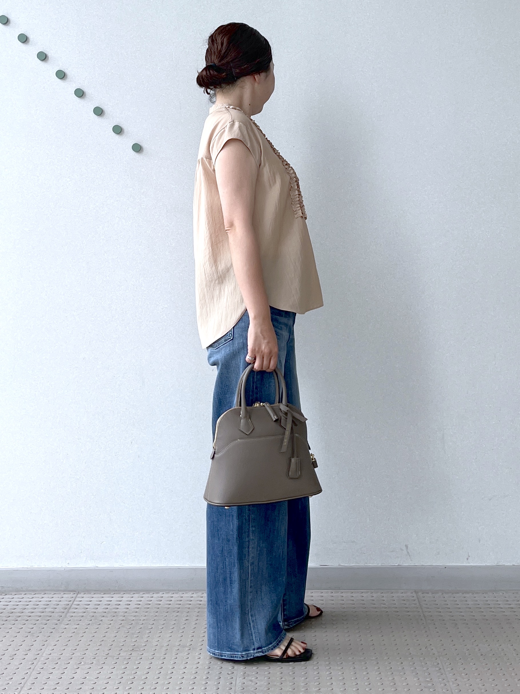 Soeさんの「DRESSTERIOR｜フレンチスリーブ　フリルブラウス」を使ったコーディネート