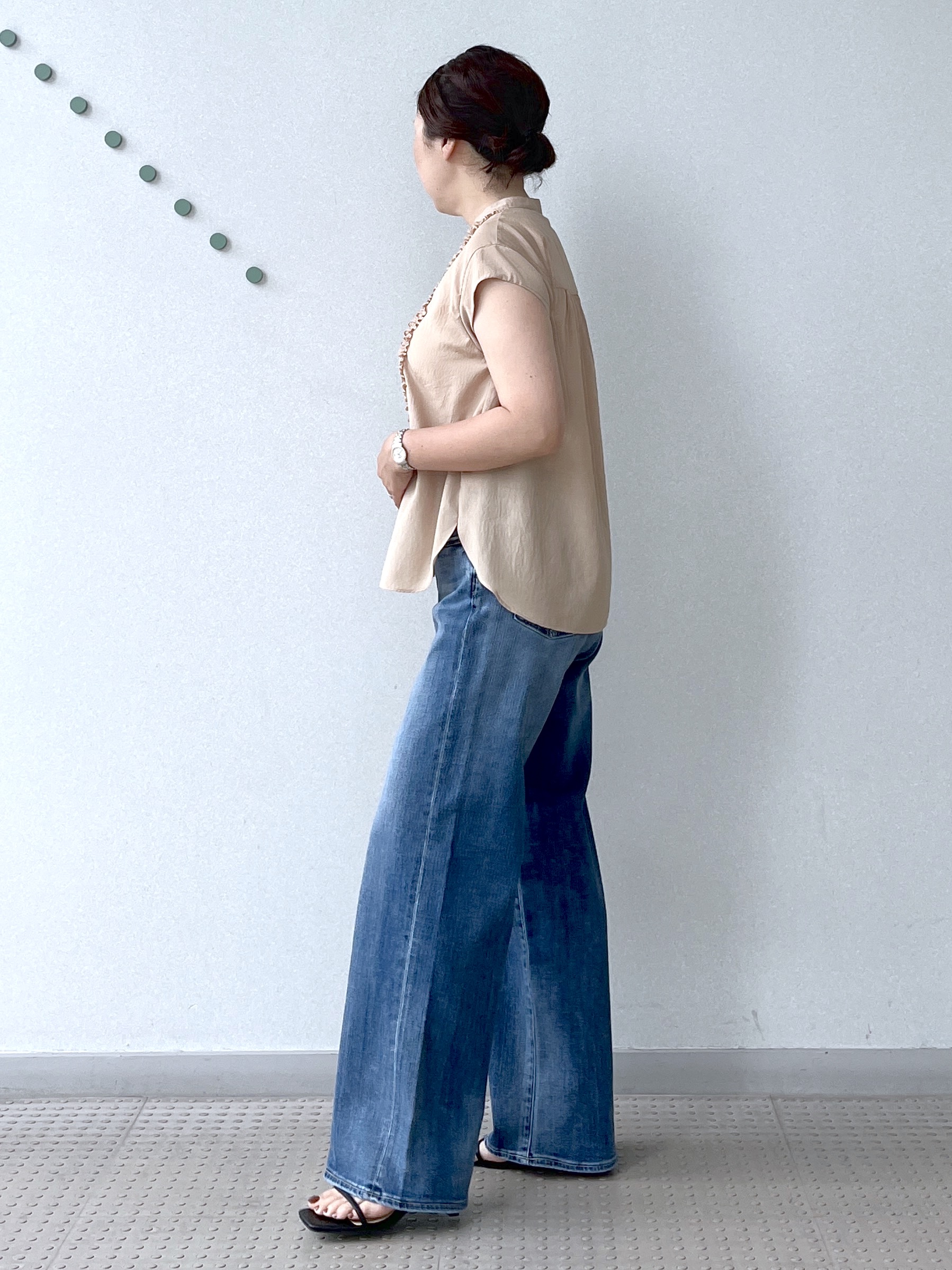 Soeさんの「DRESSTERIOR｜フレンチスリーブ　フリルブラウス」を使ったコーディネート