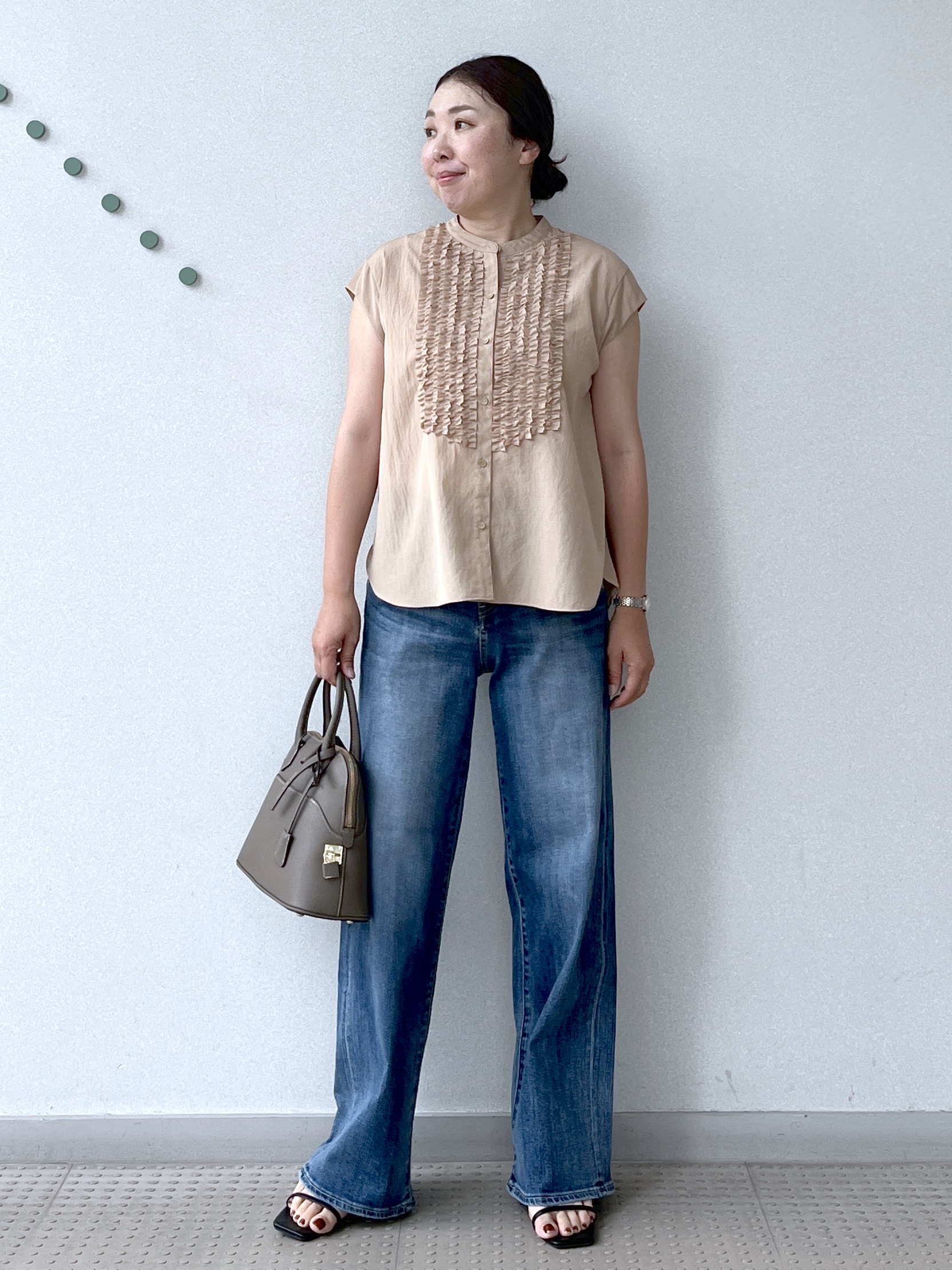 Soeさんの「DRESSTERIOR｜フレンチスリーブ　フリルブラウス」を使ったコーディネート