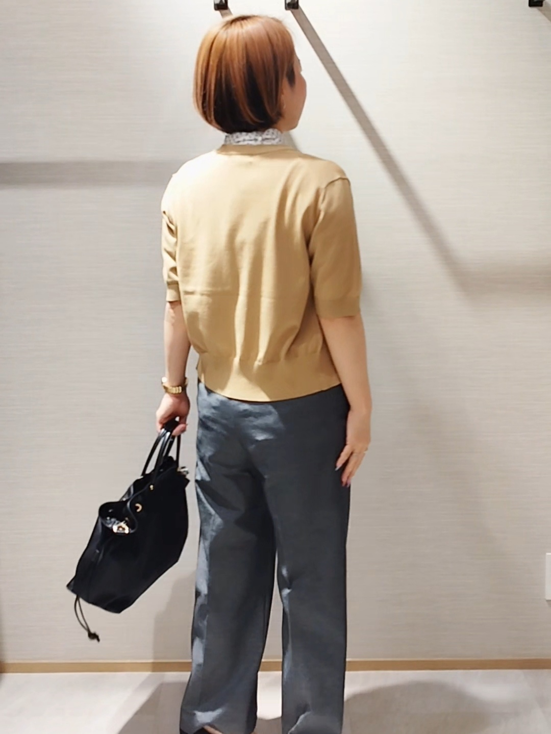 s u g iさんの「UNTITLED｜【すっきり秋羽織り/前開きボタン】ドライタッチ5分袖カーディガン」を使ったコーディネート
