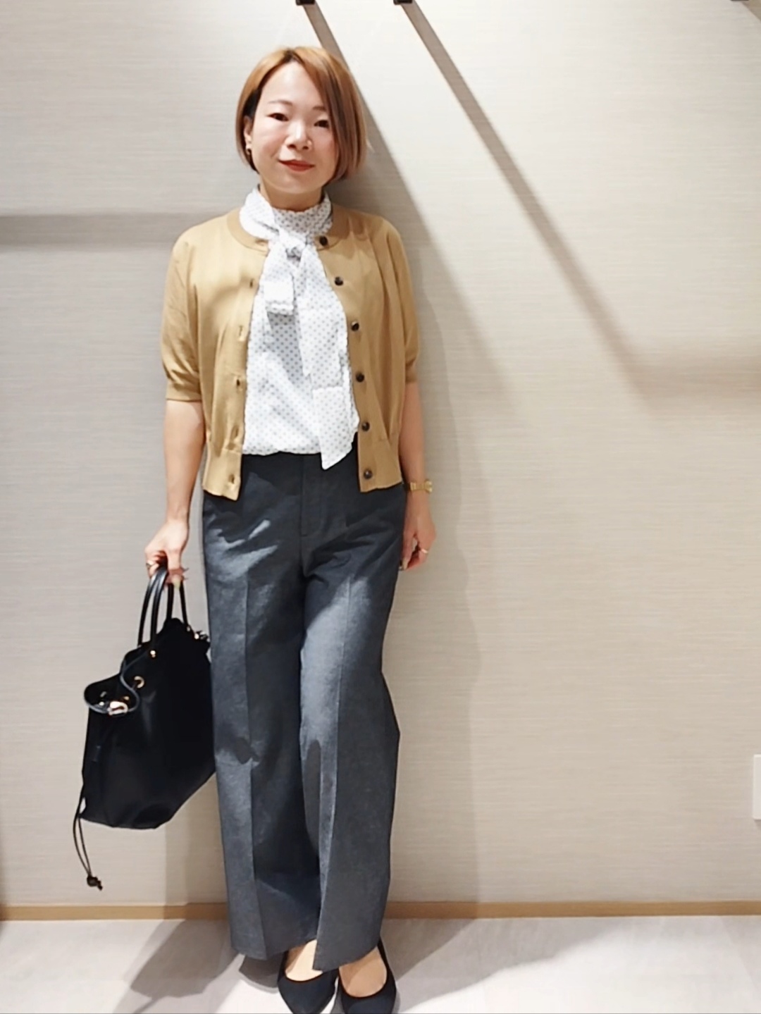 s u g iさんの「UNTITLED｜【すっきり秋羽織り/前開きボタン】ドライタッチ5分袖カーディガン」を使ったコーディネート