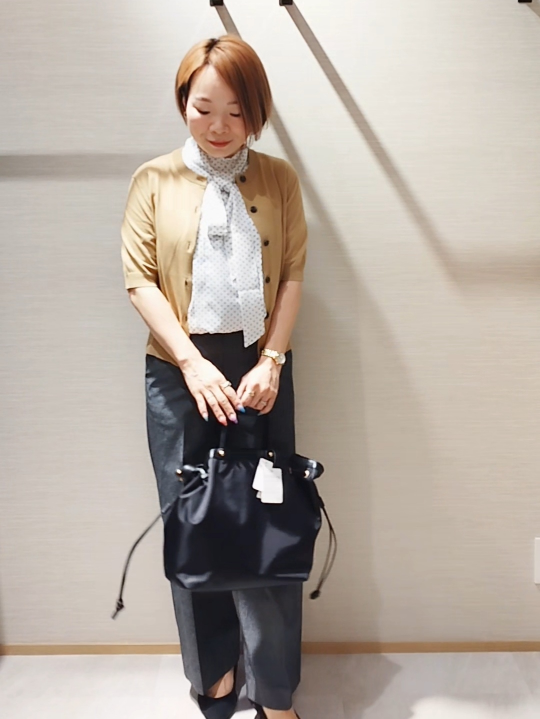 s u g iさんの「UNTITLED｜【すっきり秋羽織り/前開きボタン】ドライタッチ5分袖カーディガン」を使ったコーディネート