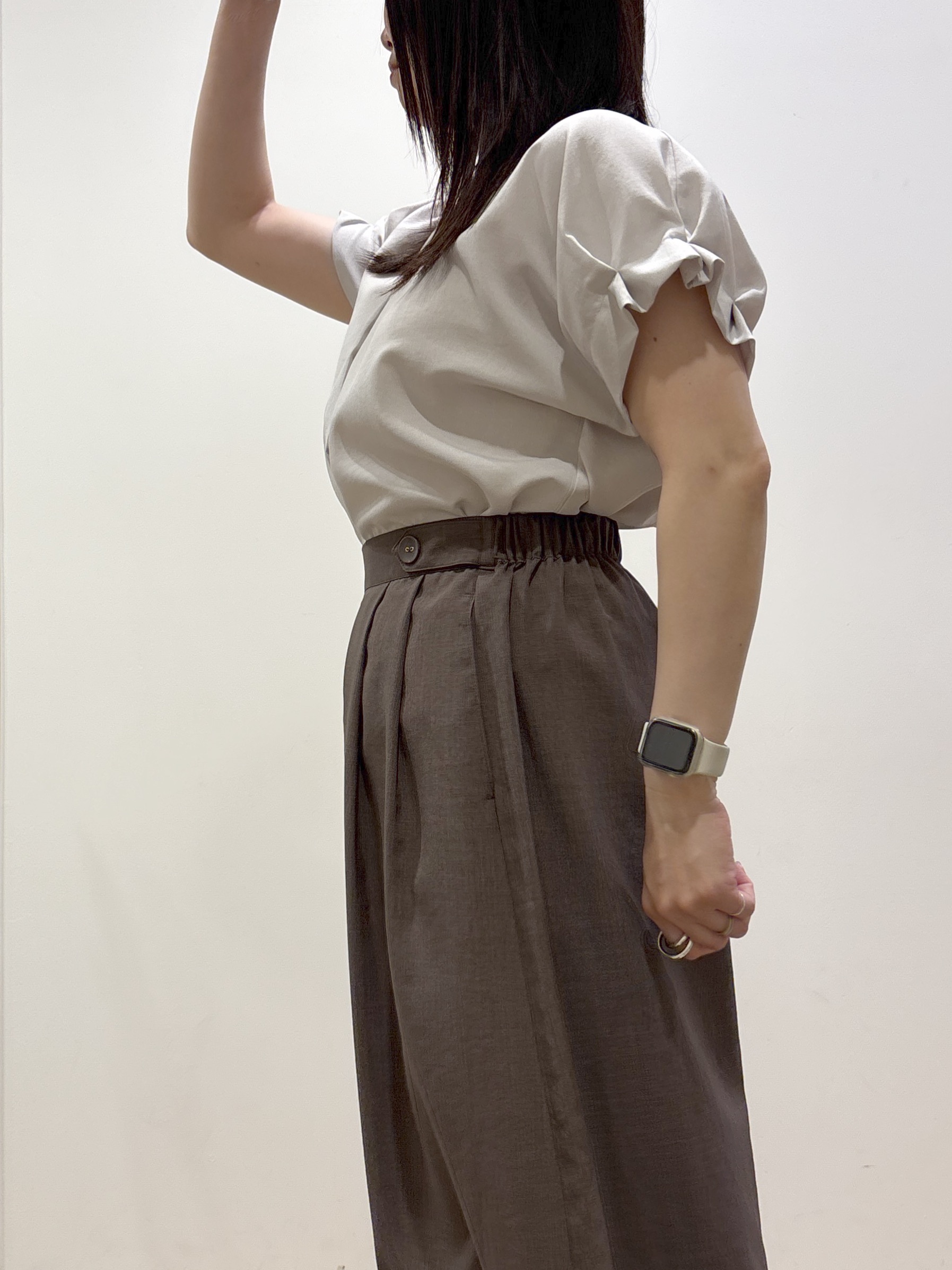 mameさんの「index｜【接触冷感／吸水速乾】タックスキッパーブラウス《防シワ／イージーアイロン／洗濯機OK／9col》」を使ったコーディネート