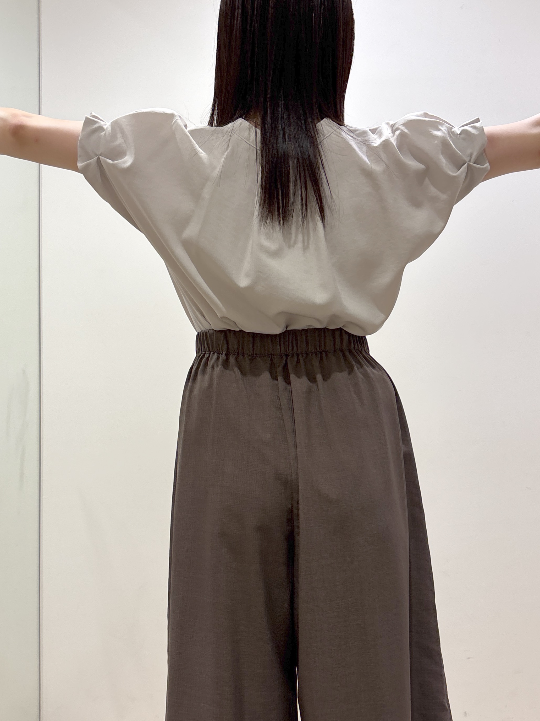 mameさんの「index｜【接触冷感／吸水速乾】タックスキッパーブラウス《防シワ／イージーアイロン／洗濯機OK／9col》」を使ったコーディネート