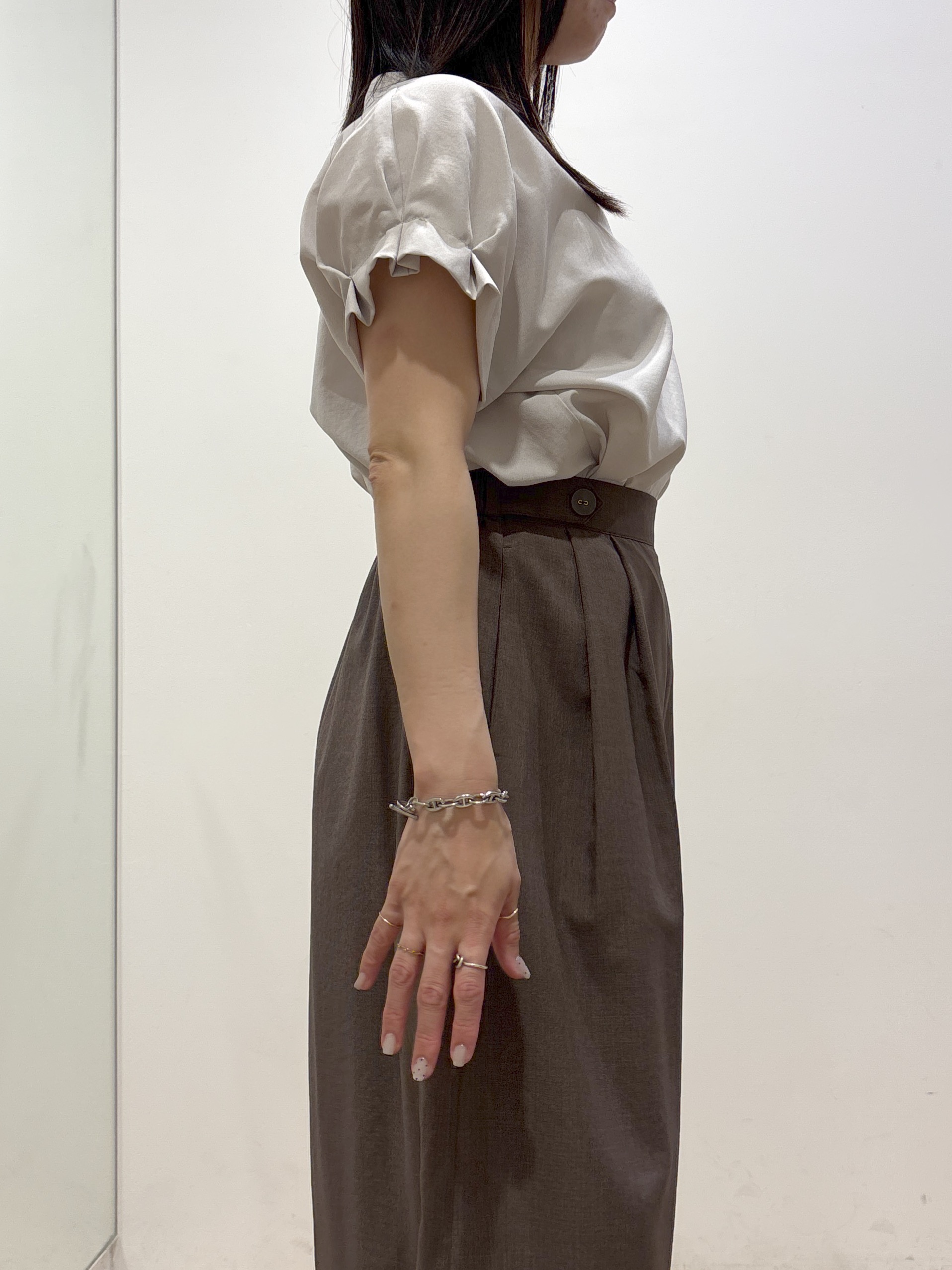 mameさんの「index｜【接触冷感／吸水速乾】タックスキッパーブラウス《防シワ／イージーアイロン／洗濯機OK／9col》」を使ったコーディネート