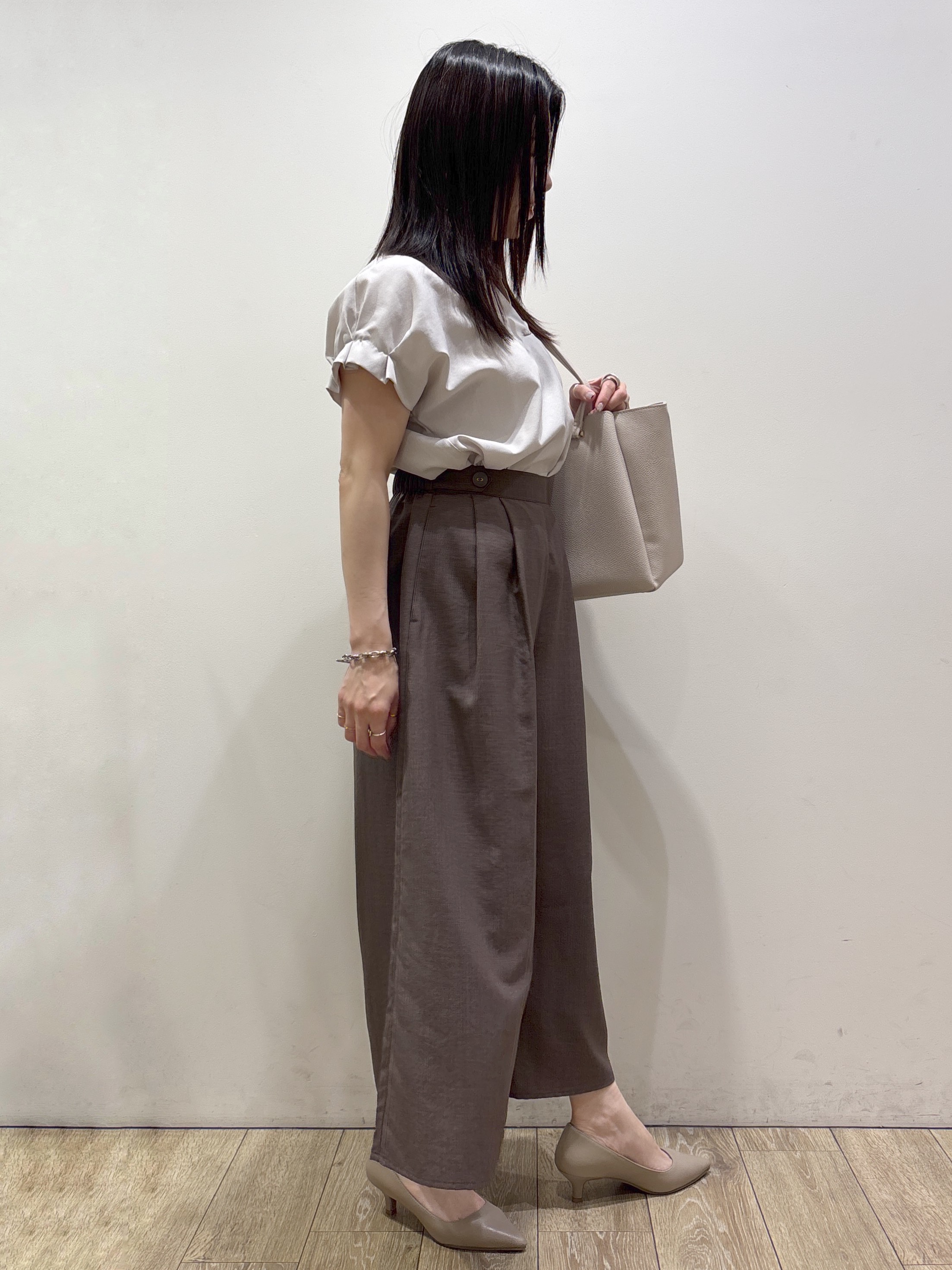 mameさんの「index｜【接触冷感／吸水速乾】タックスキッパーブラウス《防シワ／イージーアイロン／洗濯機OK／9col》」を使ったコーディネート