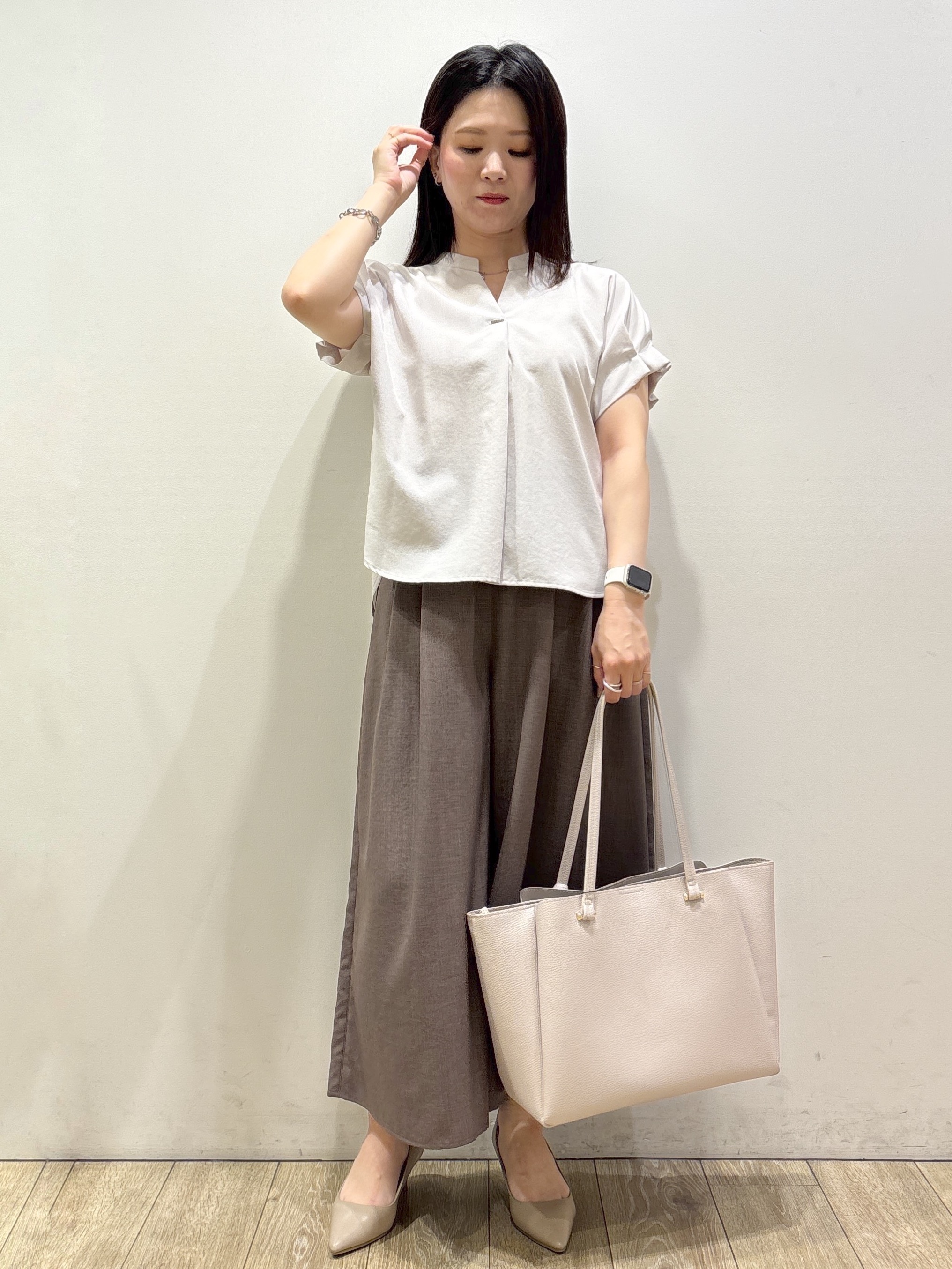mameさんの「index｜【接触冷感／吸水速乾】タックスキッパーブラウス《防シワ／イージーアイロン／洗濯機OK／9col》」を使ったコーディネート