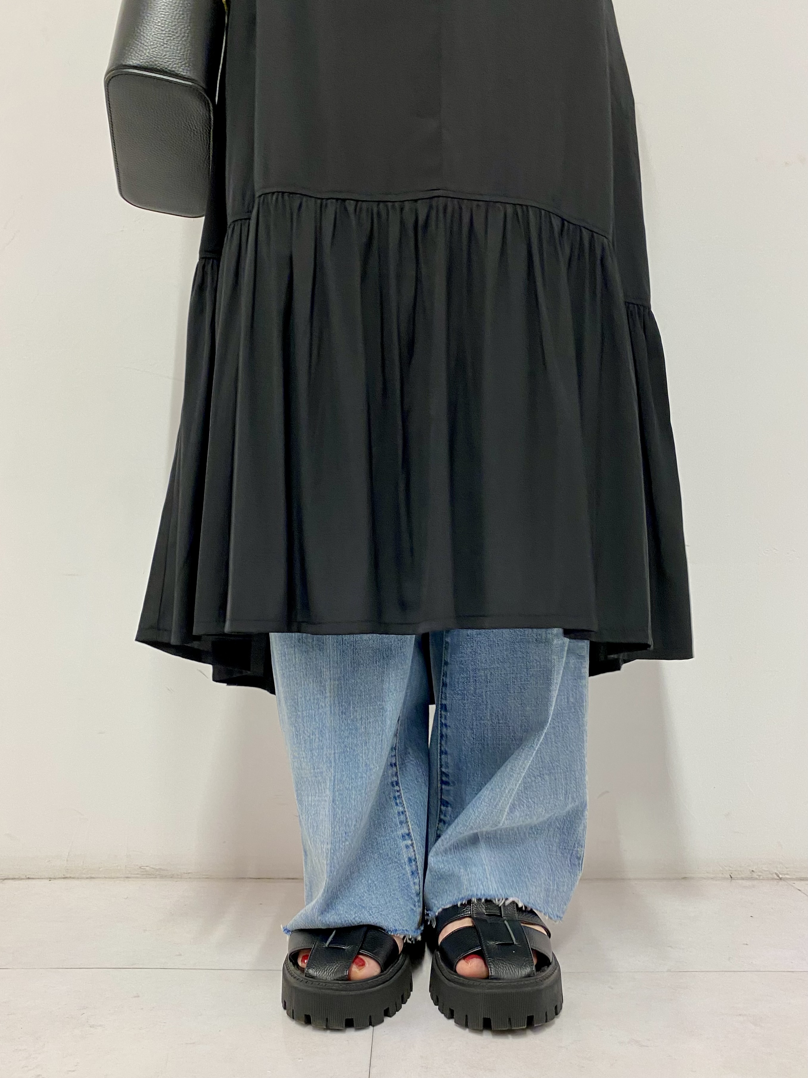 Sawaguchiさんの「DRESSTERIOR｜ヴィンテージ加工ワイドデニムパンツ」を使ったコーディネート