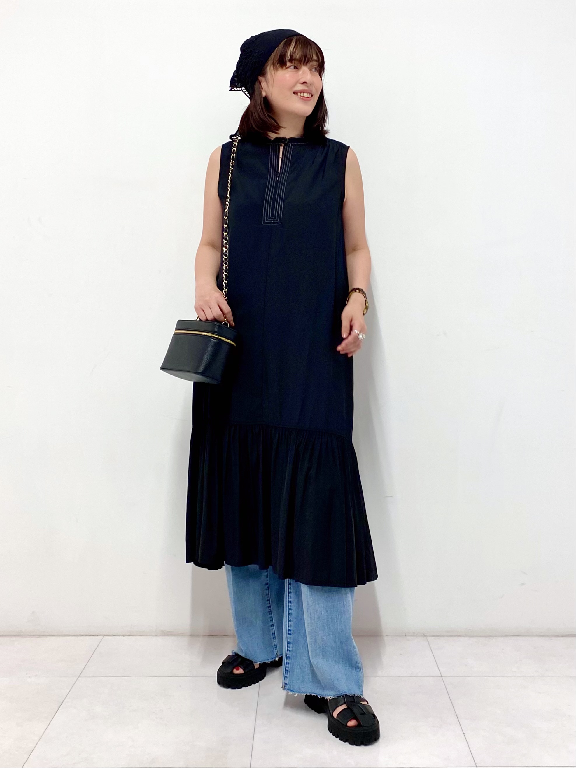 Sawaguchiさんの「DRESSTERIOR｜ヴィンテージ加工ワイドデニムパンツ」を使ったコーディネート