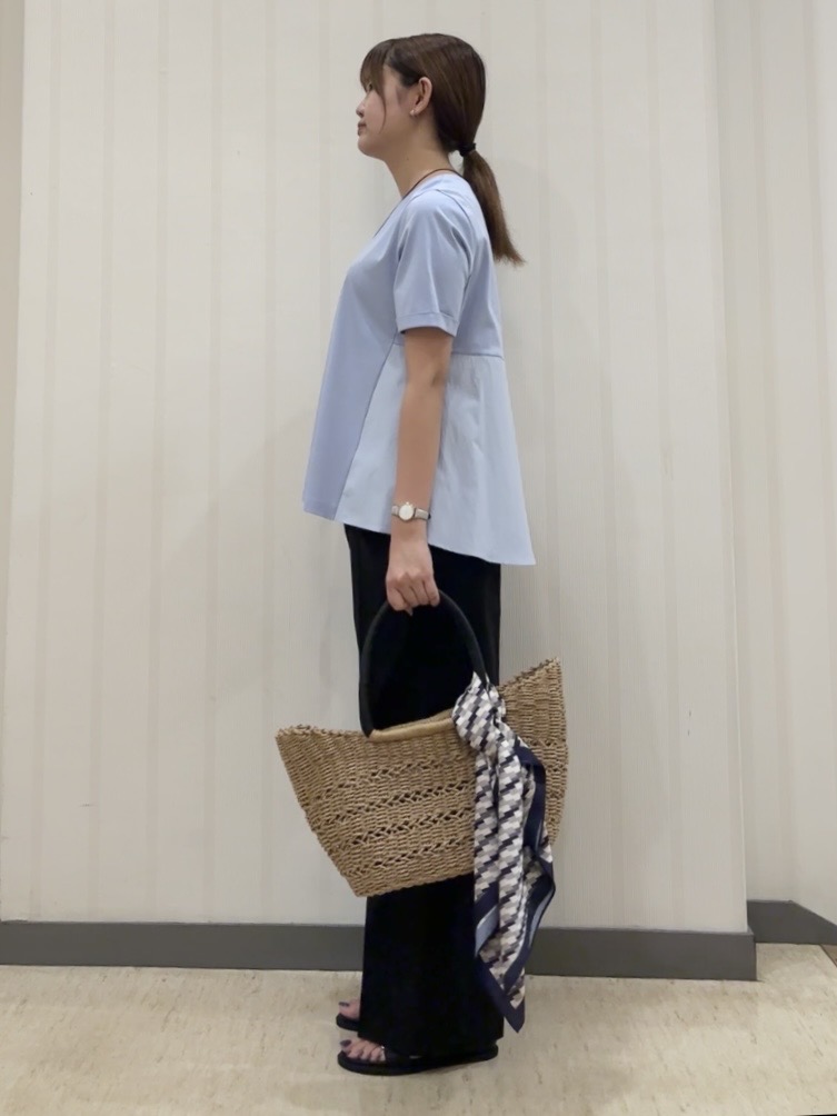 ちひさんの「INDIVI｜【バックシャン】異素材ドッキングプルオーバー」を使ったコーディネート
