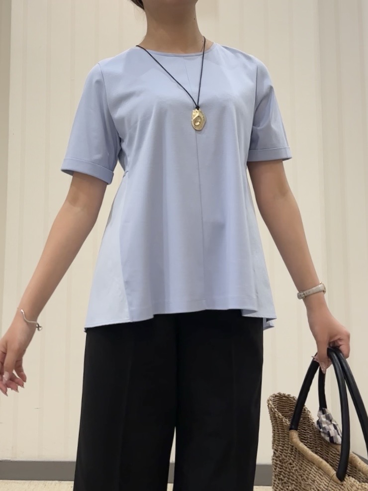 ちひさんの「INDIVI｜【バックシャン】異素材ドッキングプルオーバー」を使ったコーディネート