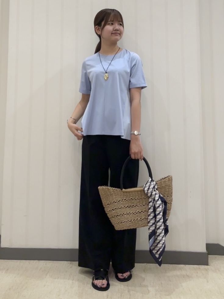 ちひさんの「INDIVI｜【バックシャン】異素材ドッキングプルオーバー」を使ったコーディネート