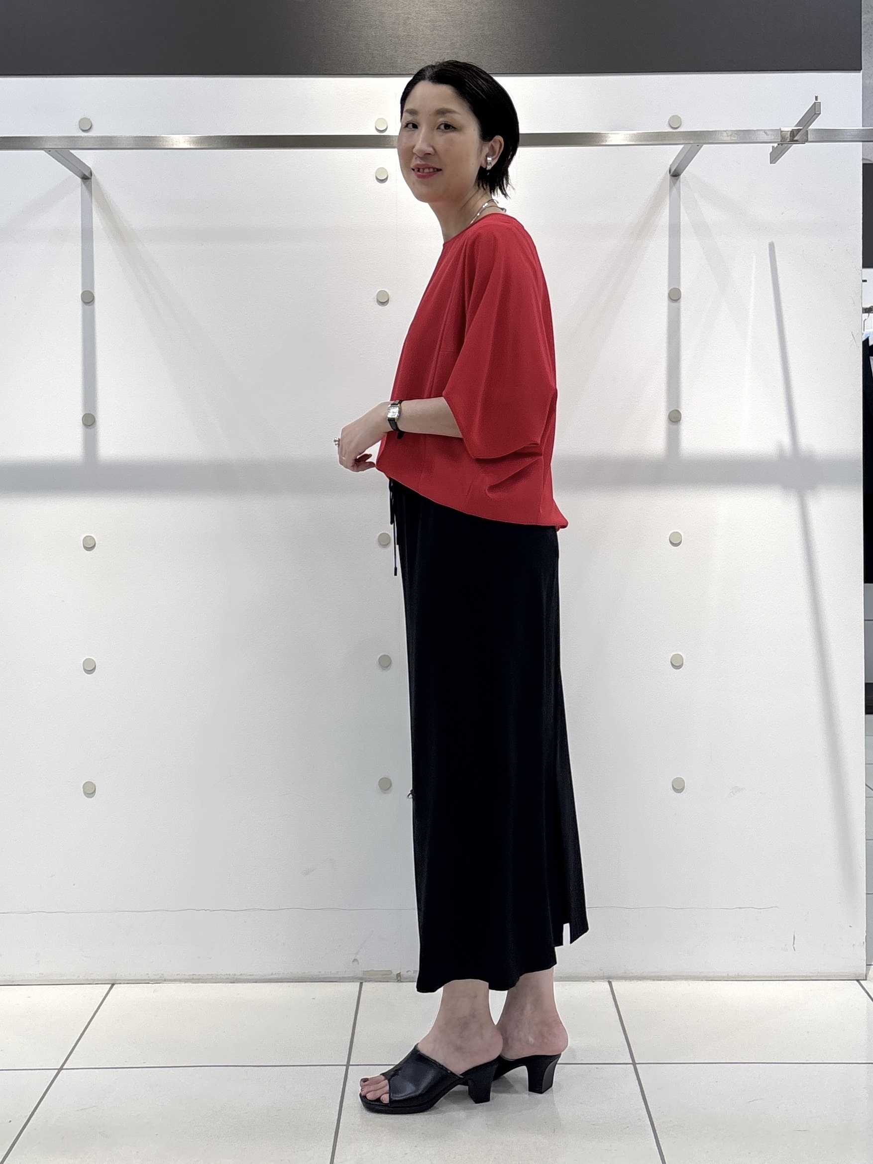yuriさんの「INDIVI｜【秋羽織り/着る日傘】ドルマンフォルムブルゾン」を使ったコーディネート