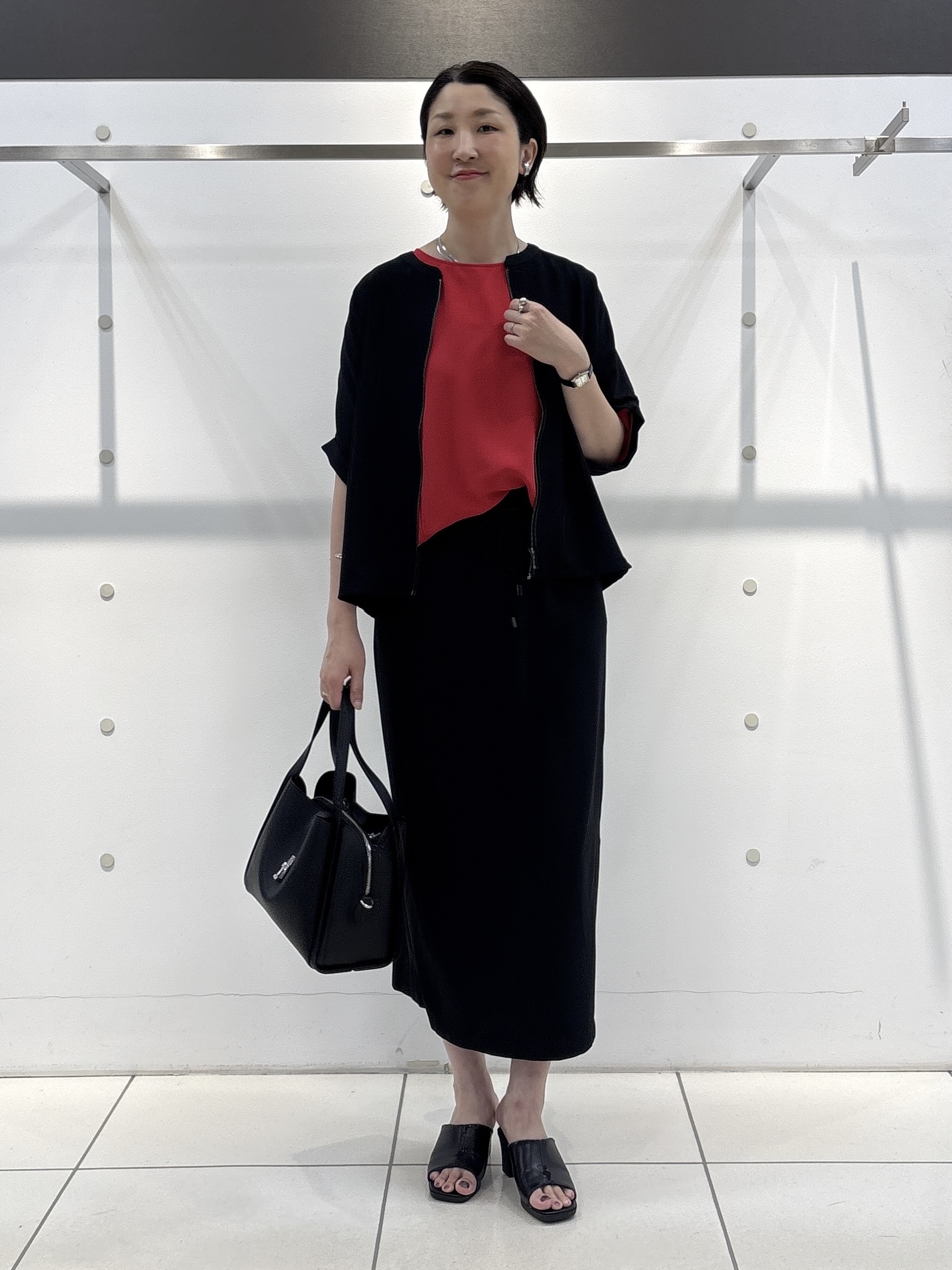yuriさんの「INDIVI｜【UVケア／接触冷感】ジョーゼットドルマンブラウス」を使ったコーディネート