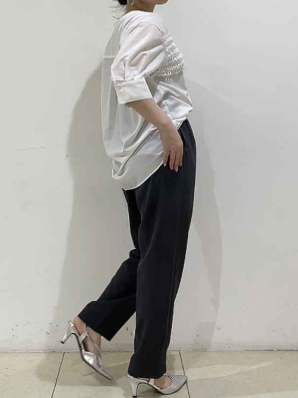 watanabeさんの「UNTITLED｜【接触冷感/通気性/洗える】フロントフリルブラウス」を使ったコーディネート