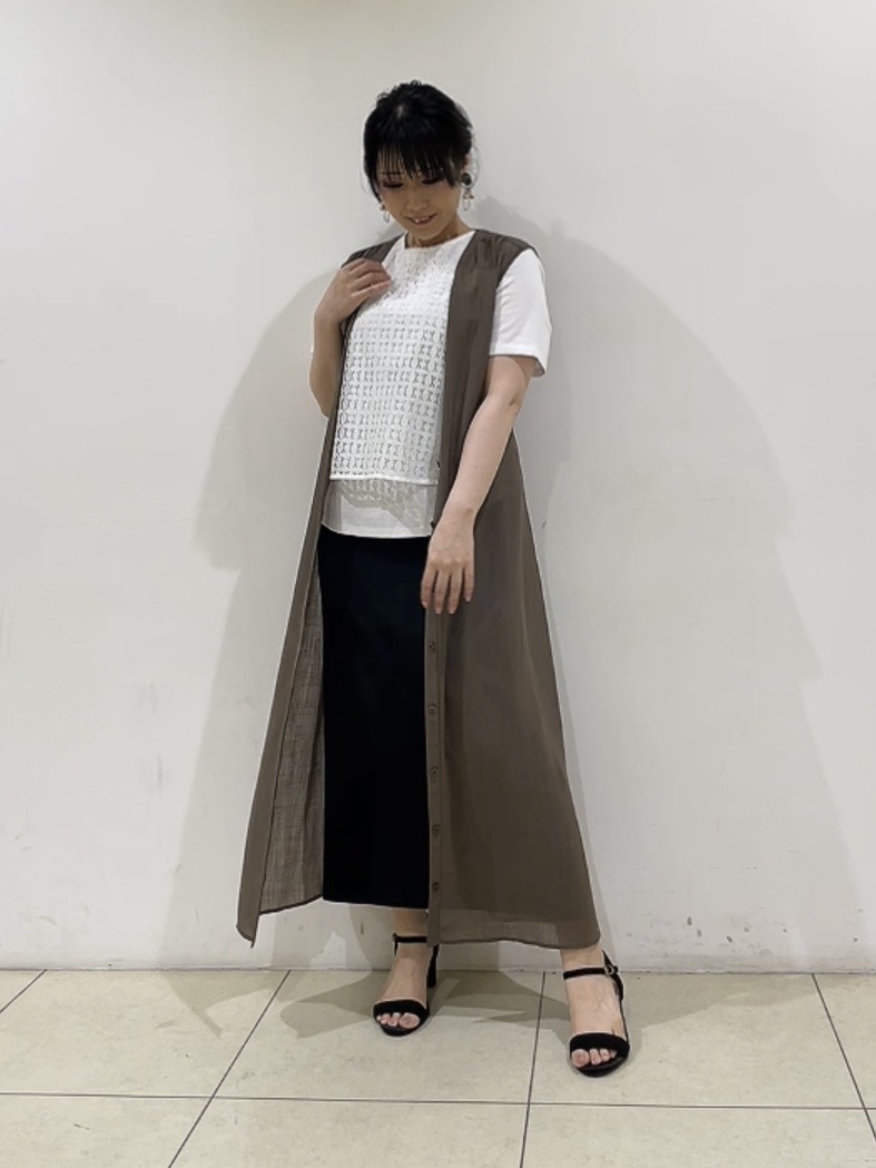 watanabeさんの「UNTITLED｜【秋映え/ジレとしても〇】シアーVネックワンピース」を使ったコーディネート