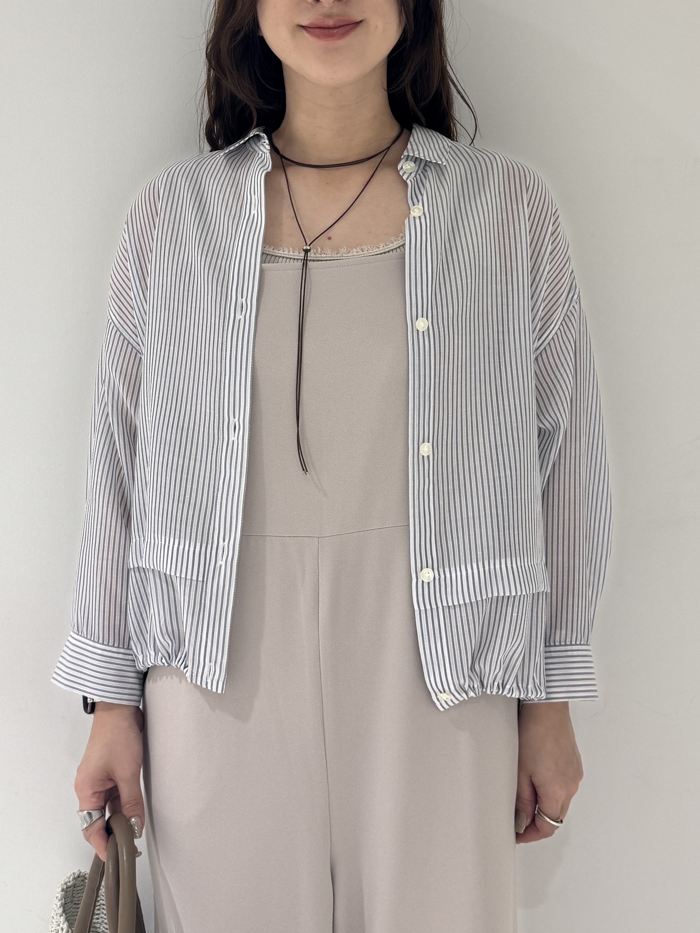そんさんの「INDIVI｜【接触冷感／洗える／2WAY】ドロスト付 シアーシャンブレーシャツ」を使ったコーディネート