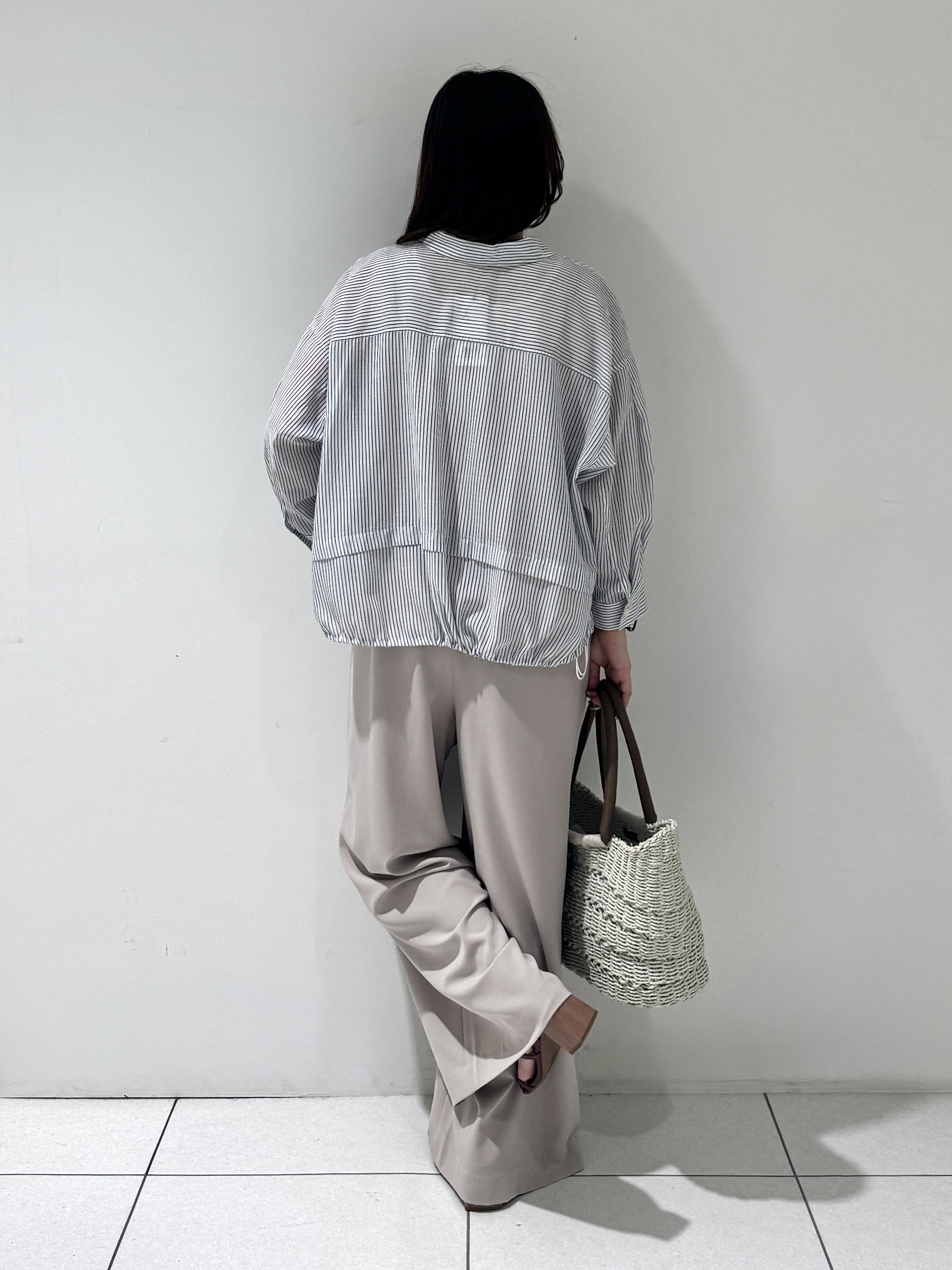 そんさんの「INDIVI｜【接触冷感／洗える／2WAY】ドロスト付 シアーシャンブレーシャツ」を使ったコーディネート