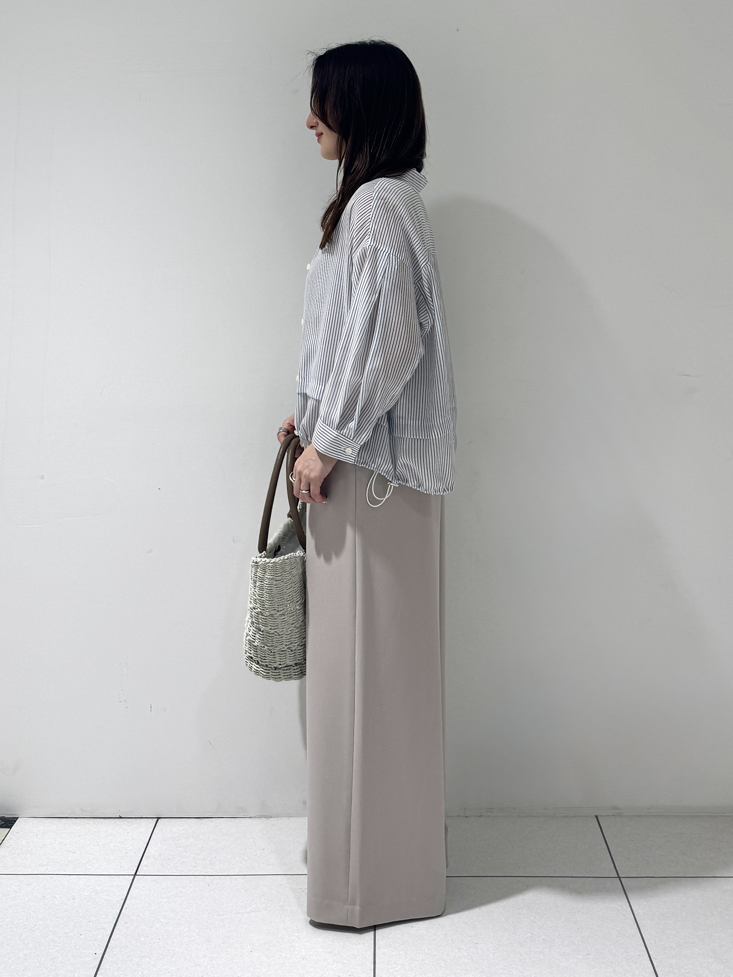 そんさんの「INDIVI｜【接触冷感／洗える／2WAY】ドロスト付 シアーシャンブレーシャツ」を使ったコーディネート