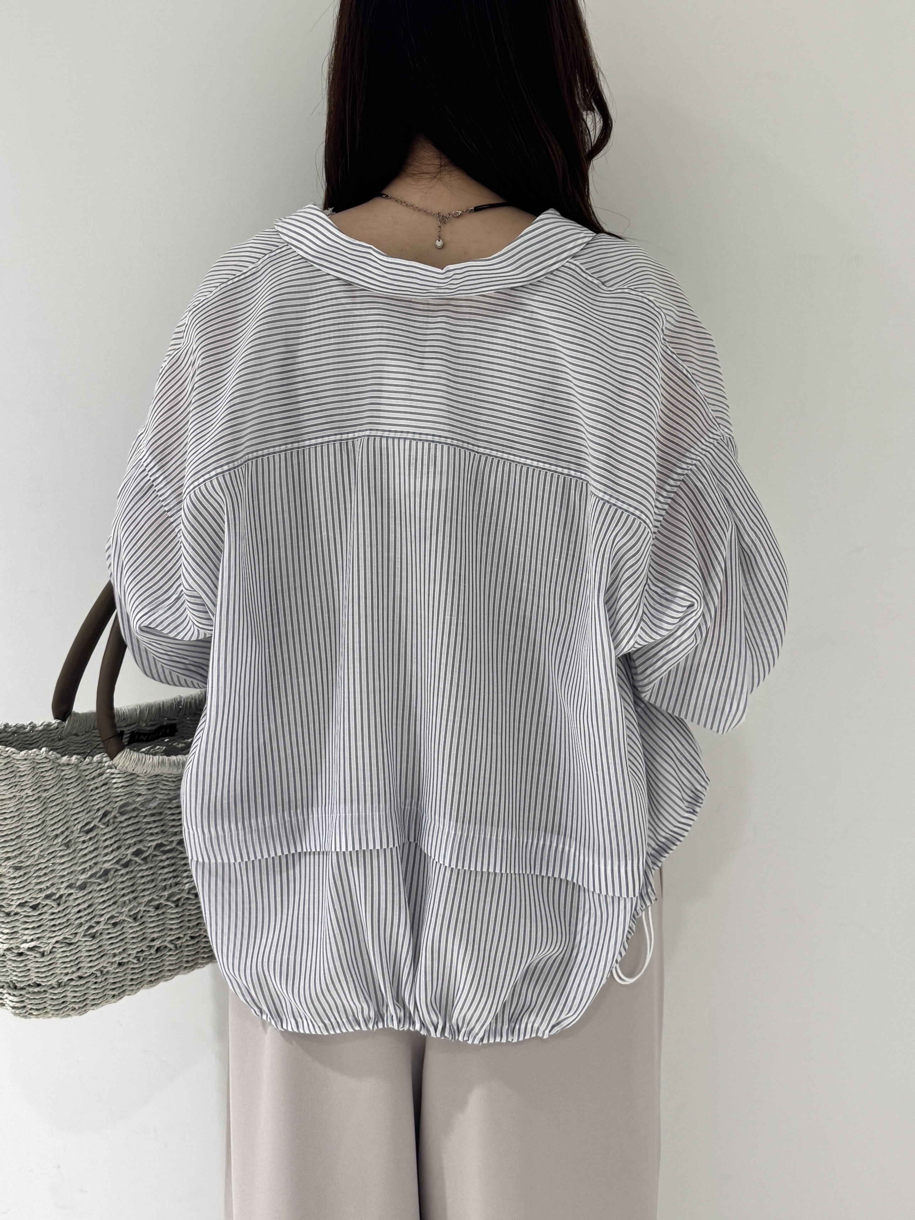 そんさんの「INDIVI｜【接触冷感／洗える／2WAY】ドロスト付 シアーシャンブレーシャツ」を使ったコーディネート