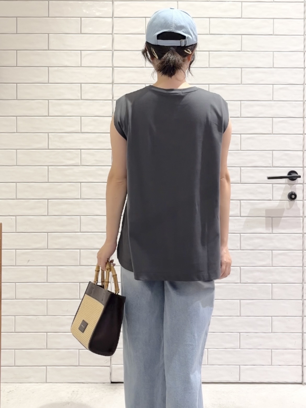 しおりさんの「OPAQUE.CLIP｜【UV／接触冷感】スーパーアイス ノースリーブカットソー《洗濯機OK》」を使ったコーディネート