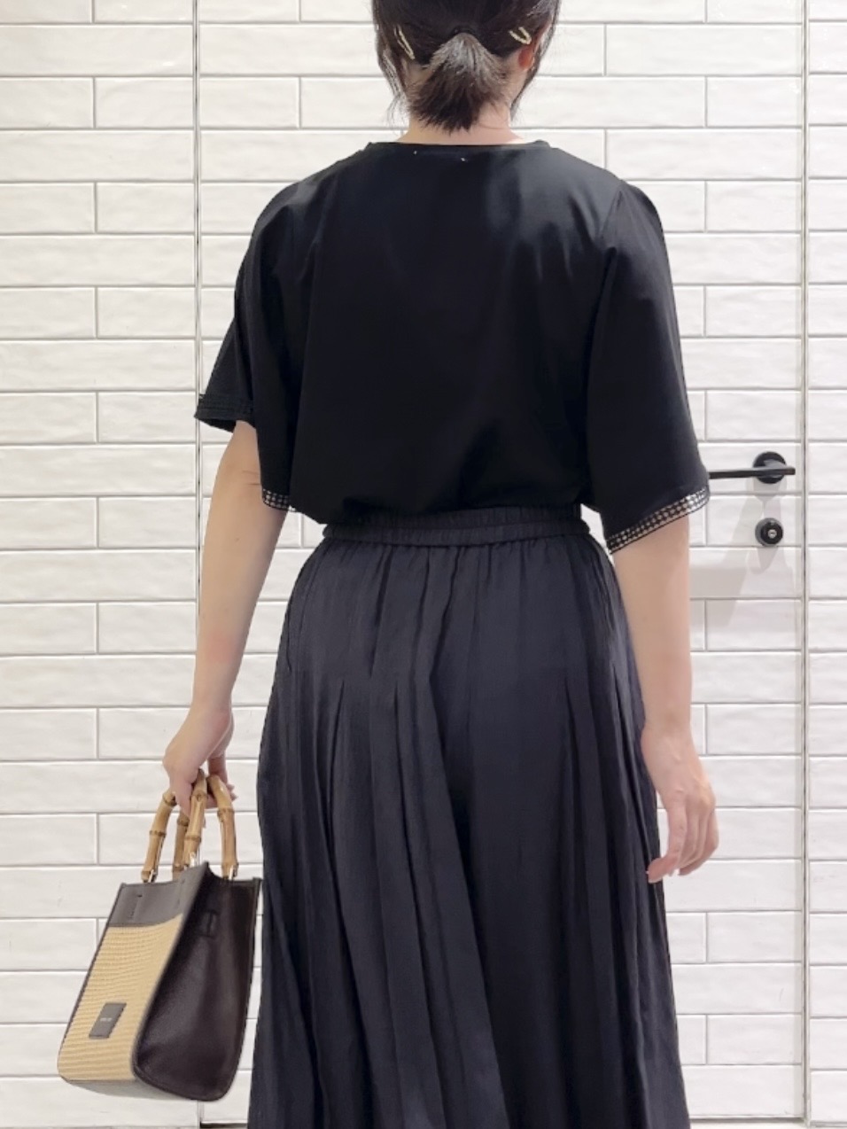 しおりさんの「OPAQUE.CLIP｜袖口レースフレアスリーブカットソー【洗濯機OK】」を使ったコーディネート