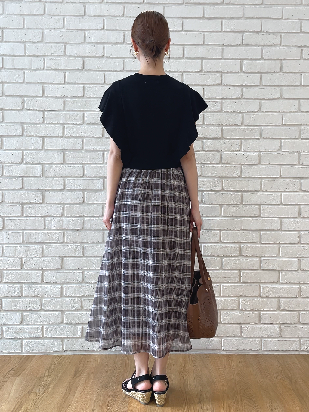NATSUMIさんの「grove｜【低身長さんも選べる着丈・洗濯機◎】1枚で華やか 肩フリルニットドッキングワンピース」を使ったコーディネート