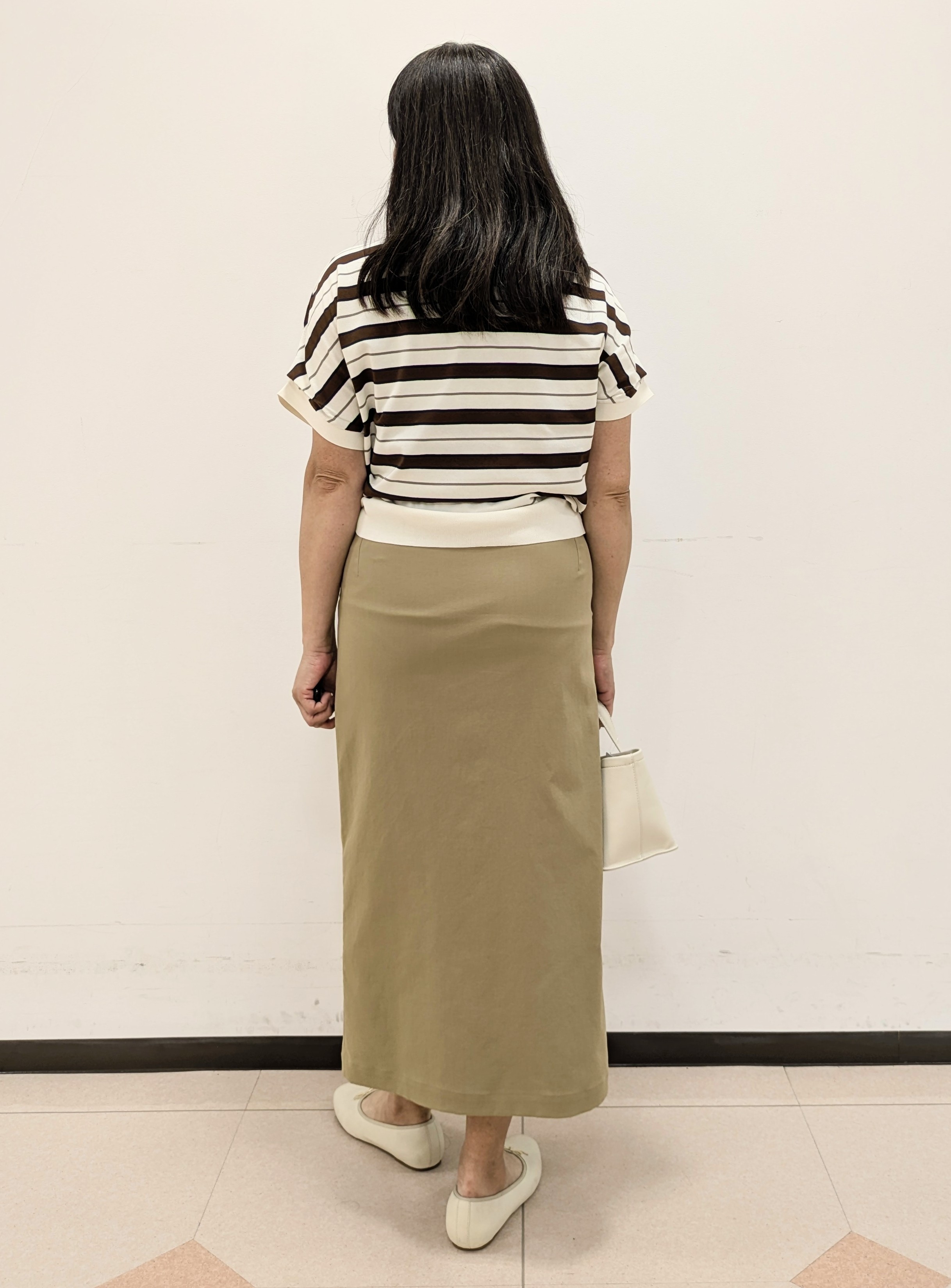 ともさんの「UNTITLED｜【肌に張りつきにくい/前後2WAY】ドライタッチコットンプルオーバー」を使ったコーディネート