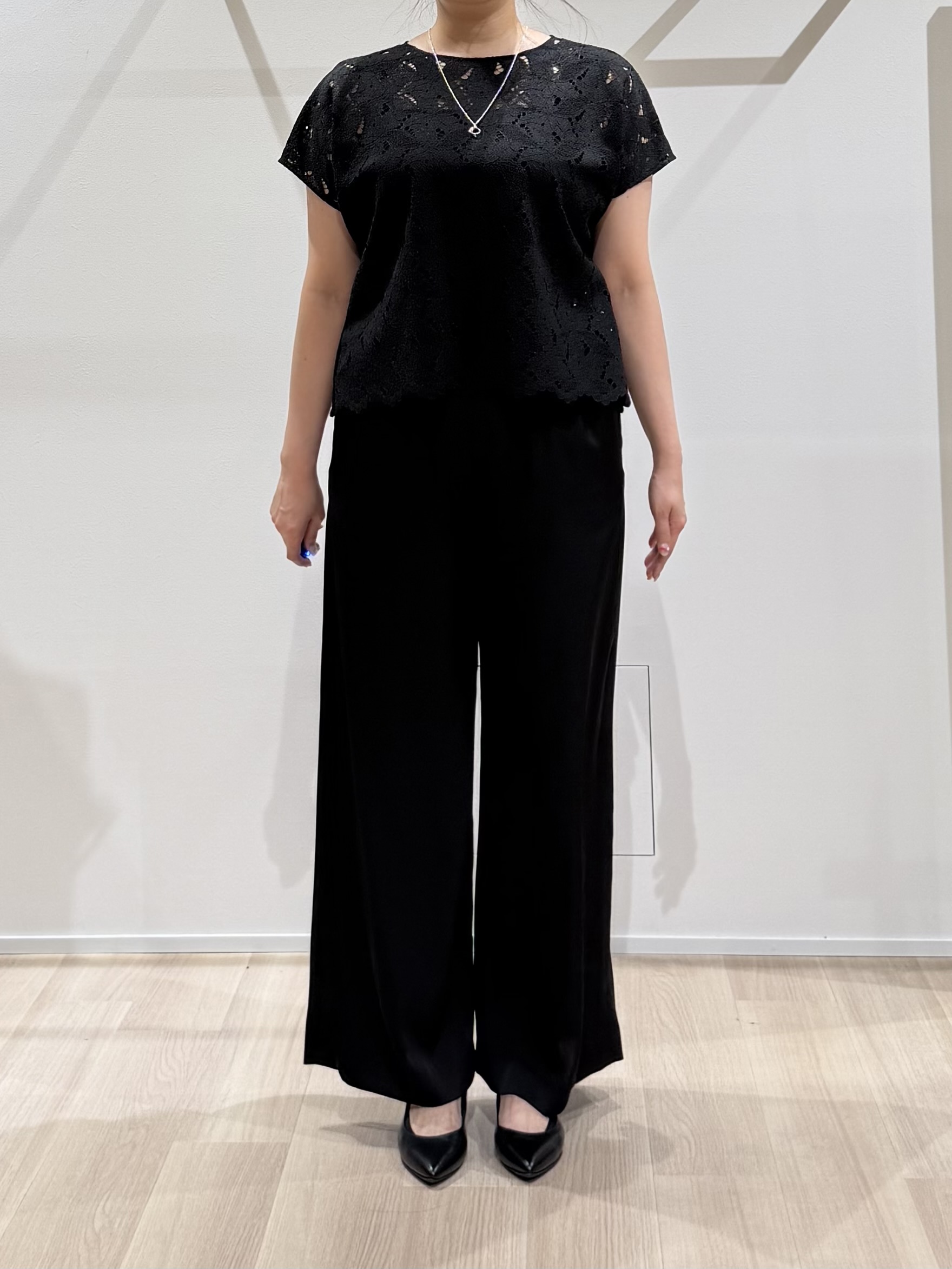 TOMOMIさんの「UNTITLED｜【セットアップ可/品のある透け感】リーフレースブラウス」を使ったコーディネート