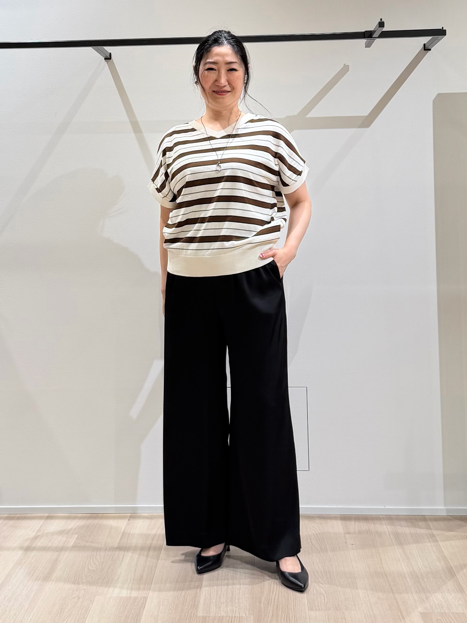 TOMOMIさんの「UNTITLED｜【セットアップ可/品のある透け感】リーフレースブラウス」を使ったコーディネート