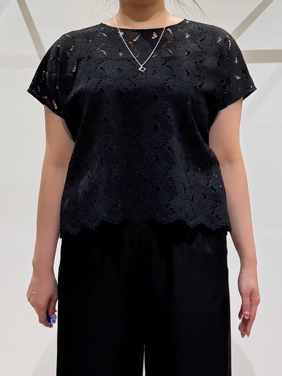 TOMOMIさんの「UNTITLED｜【セットアップ可/品のある透け感】リーフレースブラウス」を使ったコーディネート