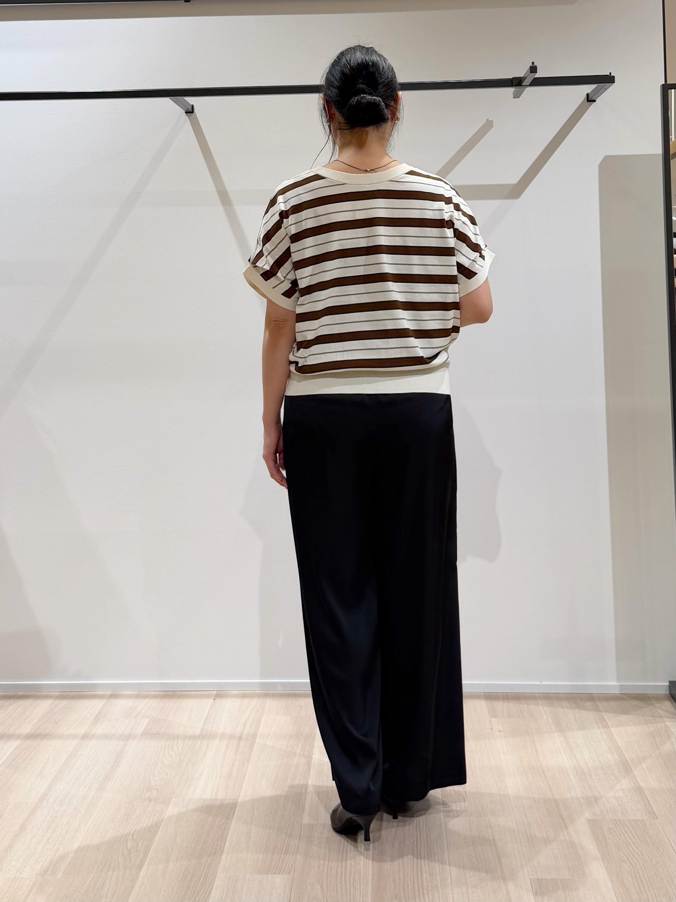 TOMOMIさんの「UNTITLED｜【肌に張りつきにくい/前後2WAY】ドライタッチコットンプルオーバー」を使ったコーディネート