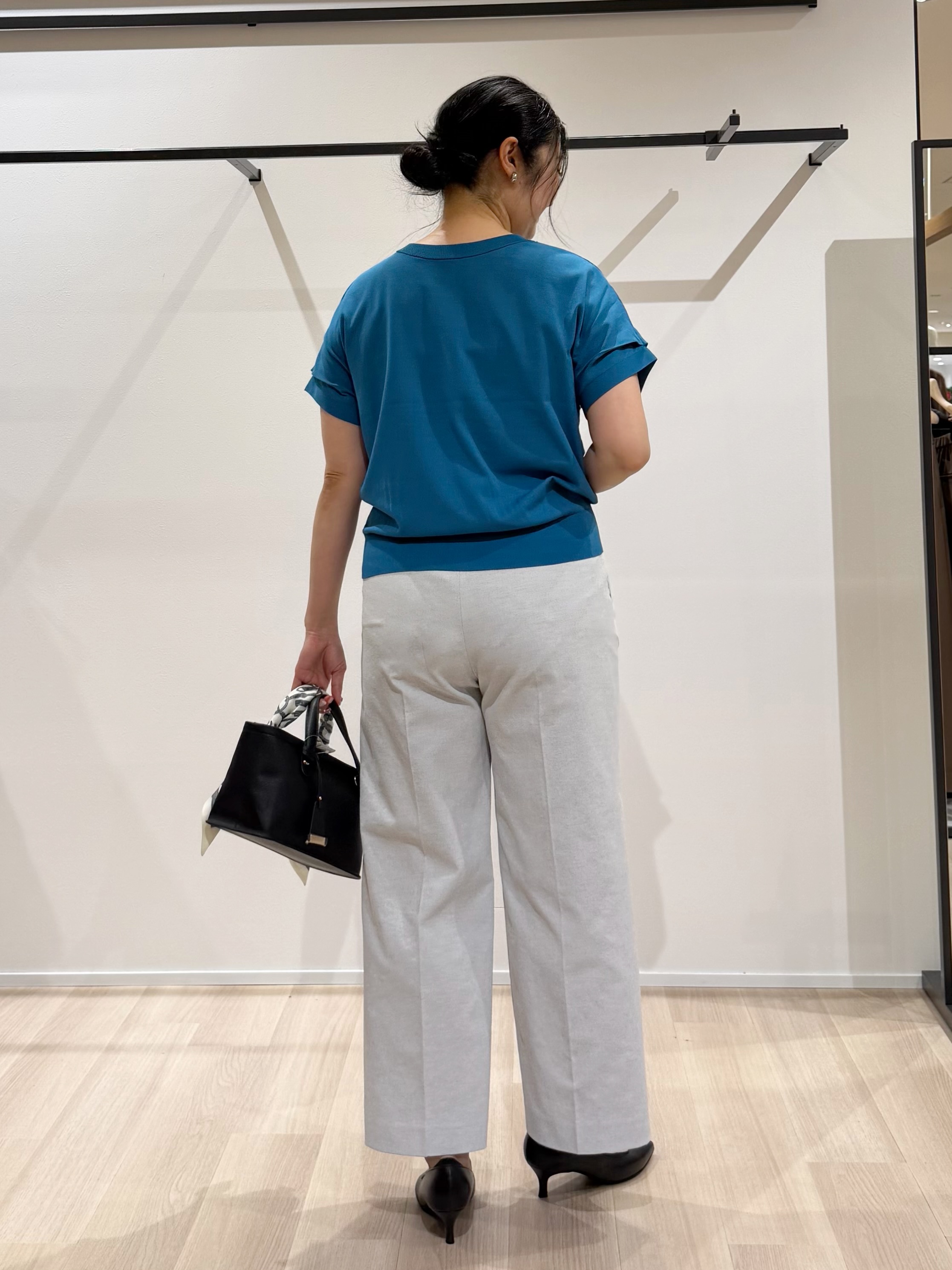 TOMOMIさんの「UNTITLED｜【肌に張りつきにくい/前後2WAY】ドライタッチコットンプルオーバー」を使ったコーディネート