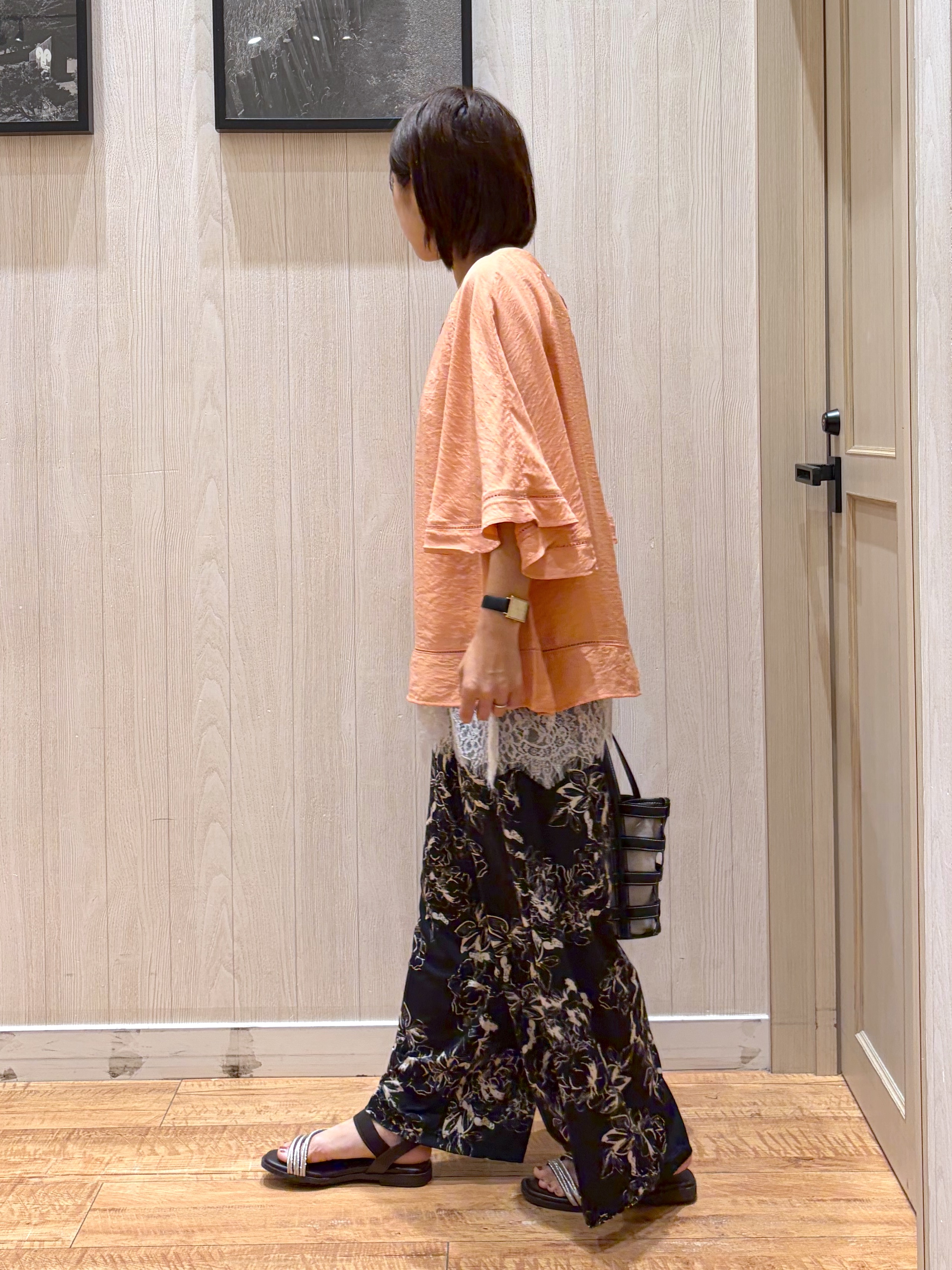 shirayuuuさんの「SHOO･LA･RUE｜【S-LL/洗濯機可/体型カバー】はしごレースがポイント スラブポンチョ風ブラウス」を使ったコーディネート